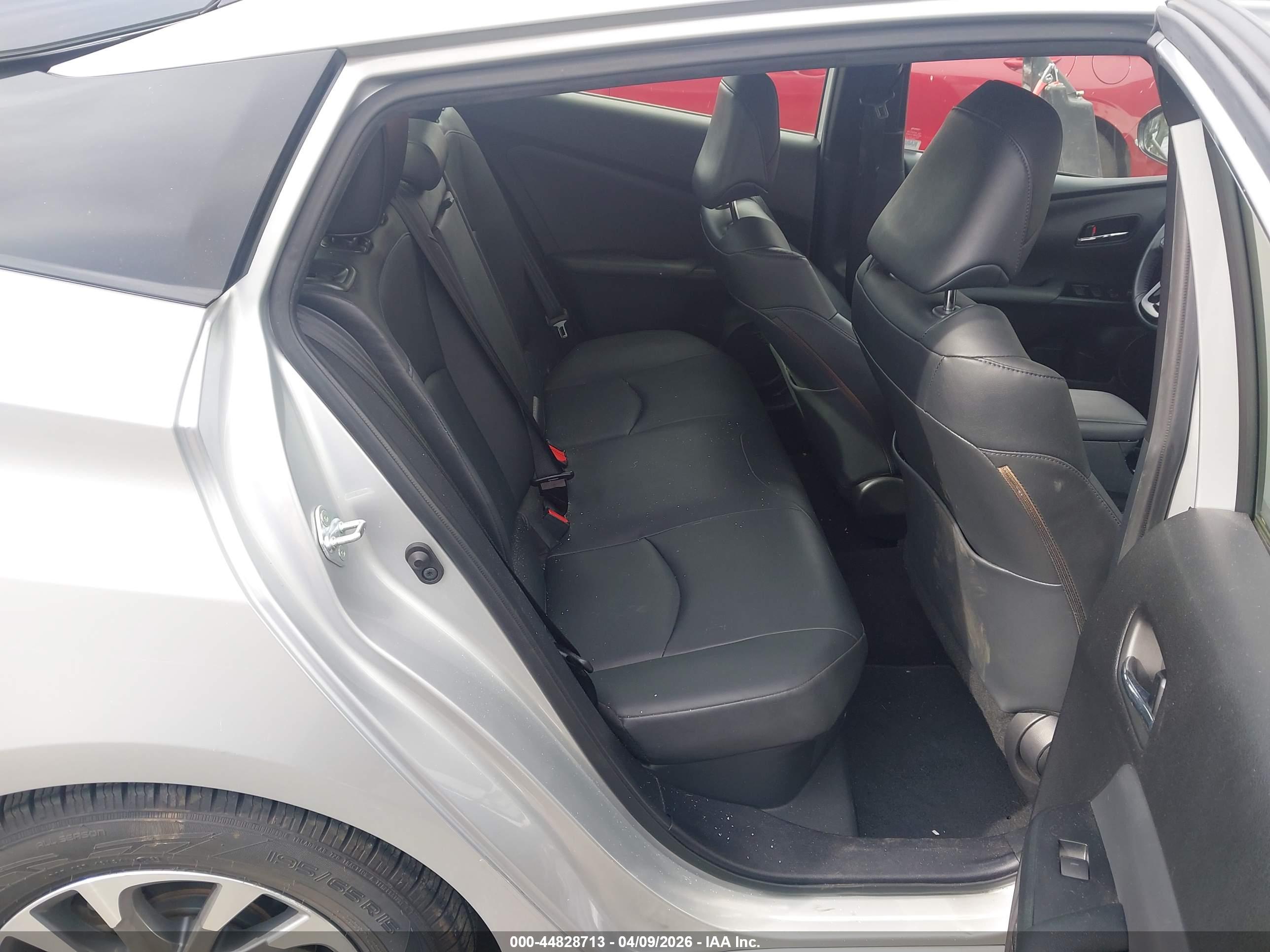 TOYOTA PRIUS image 8
