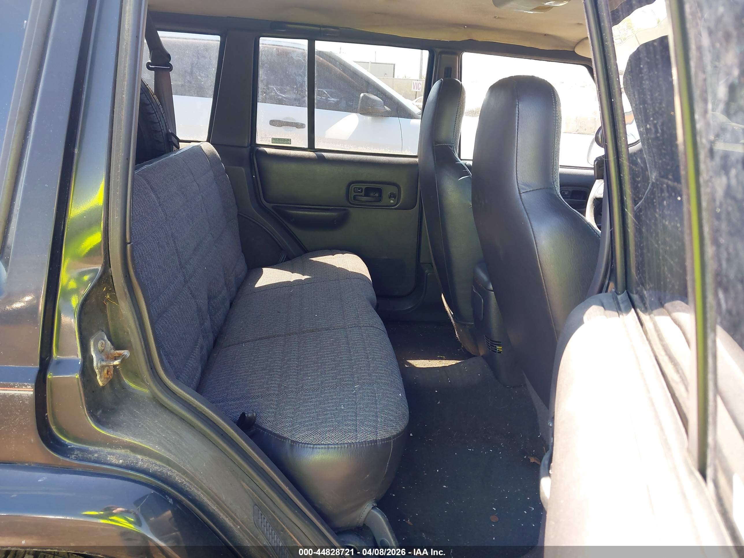 JEEP CHEROKEE image 8