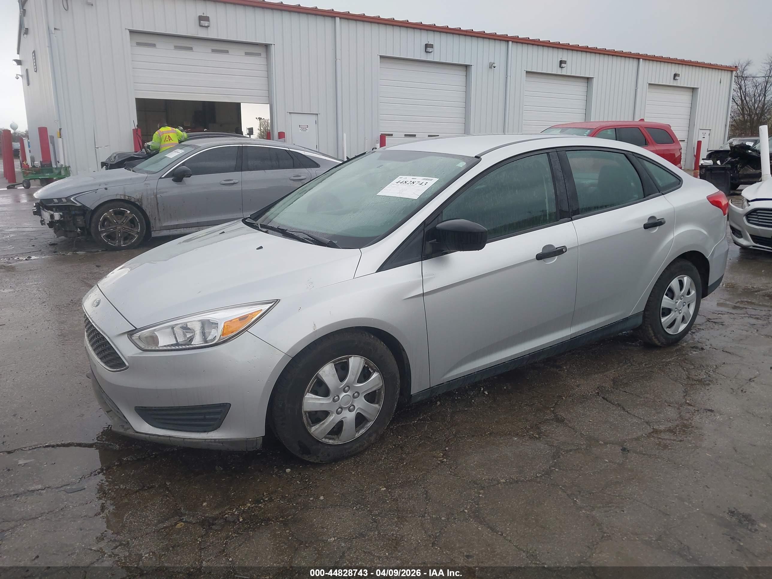 FORD FOCUS image 2