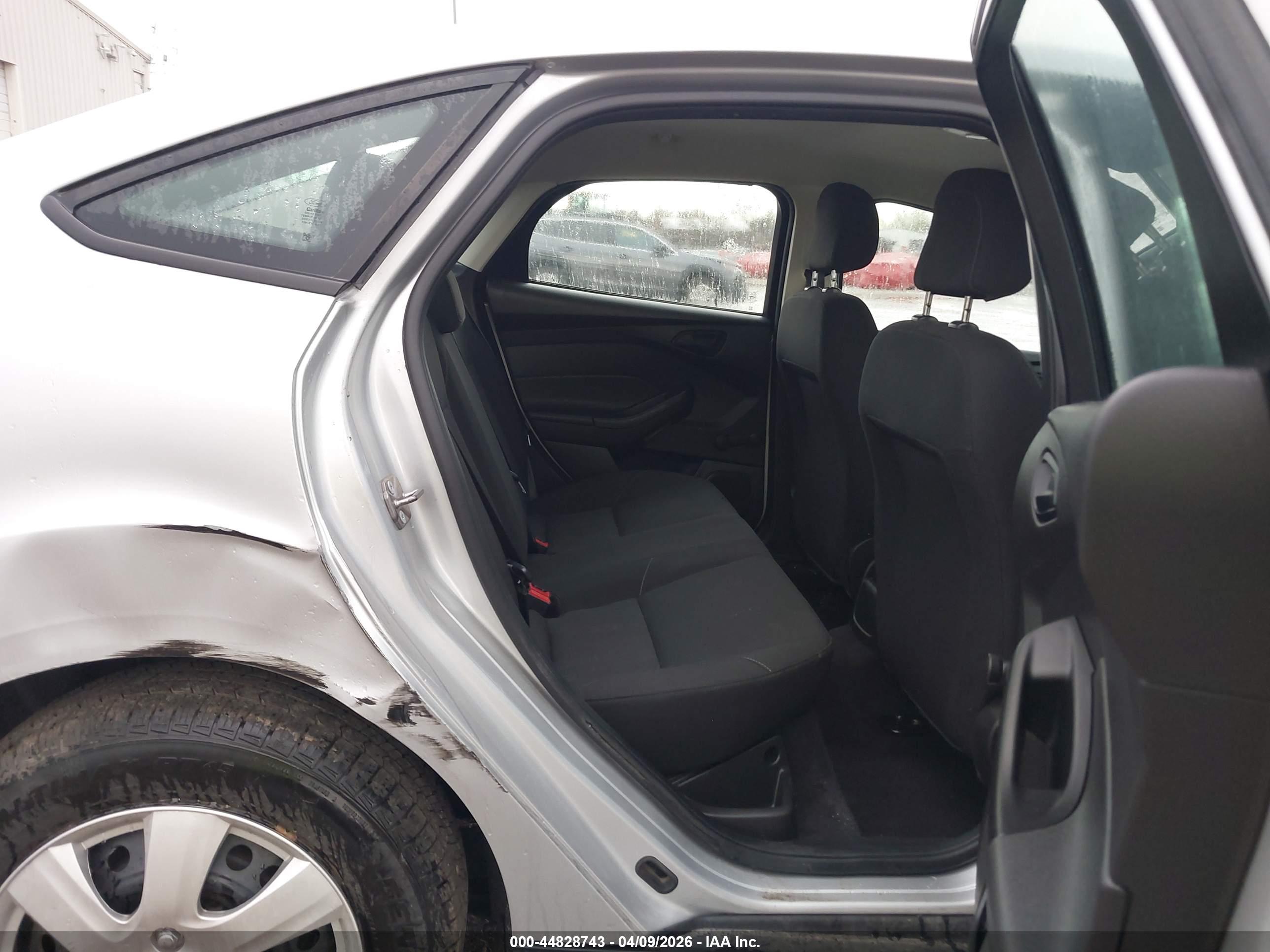 FORD FOCUS image 8