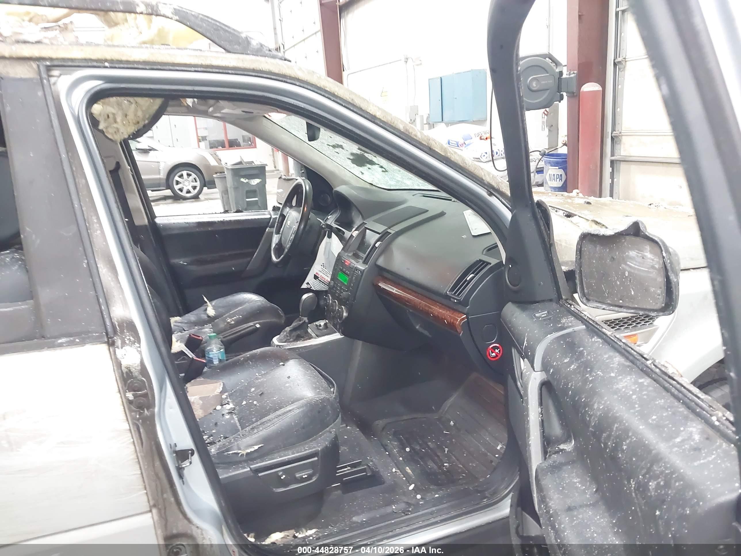LAND ROVER image 5