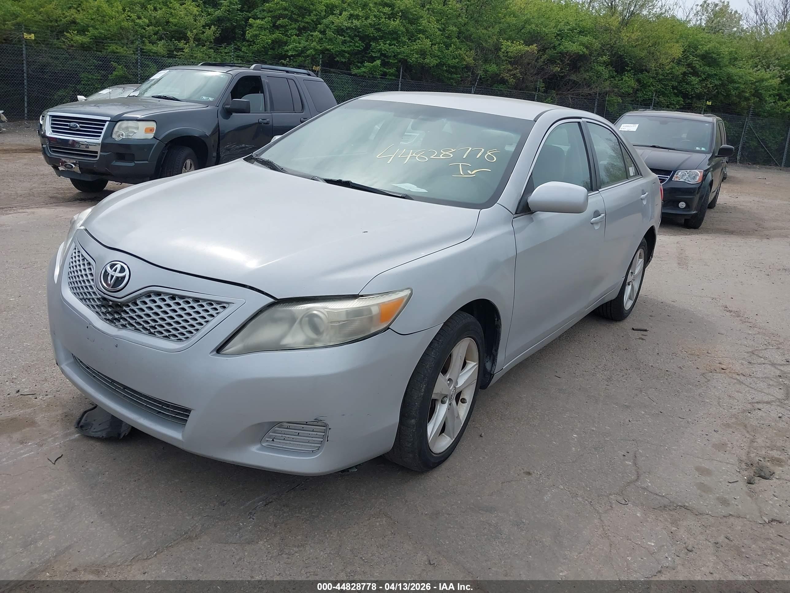 TOYOTA CAMRY image 2