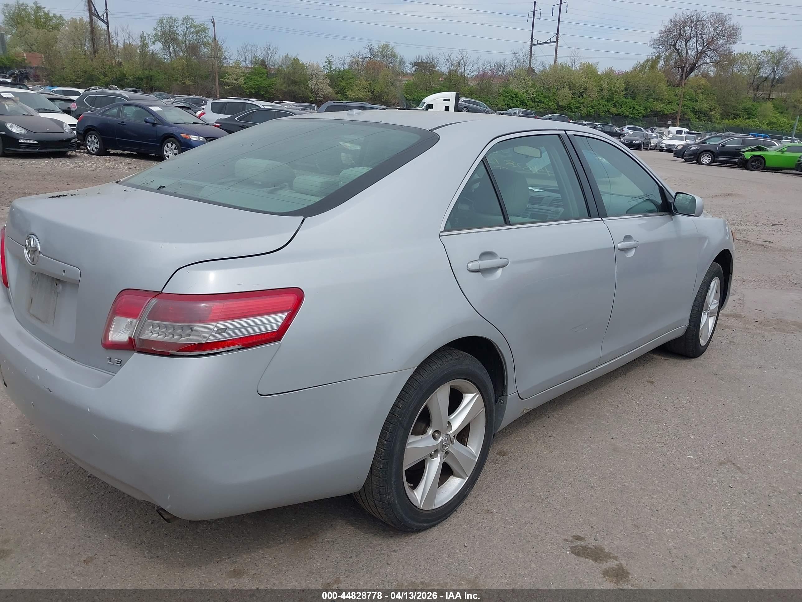 TOYOTA CAMRY image 4
