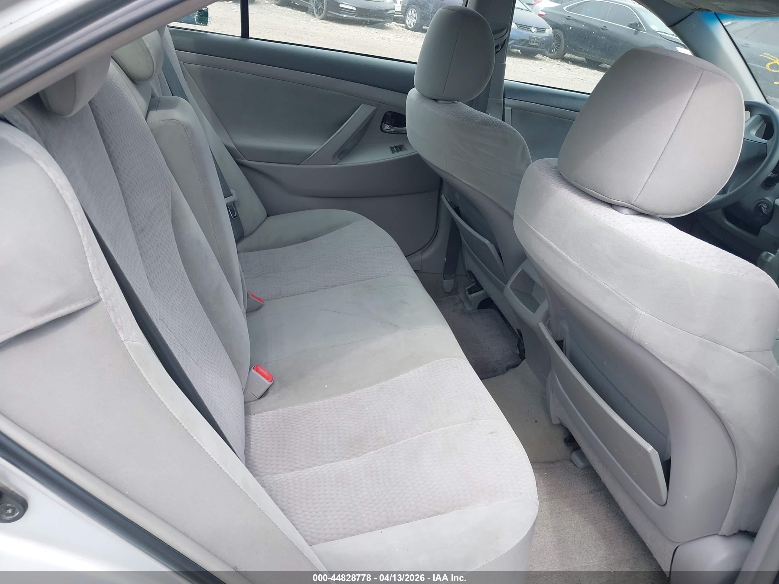 TOYOTA CAMRY image 8