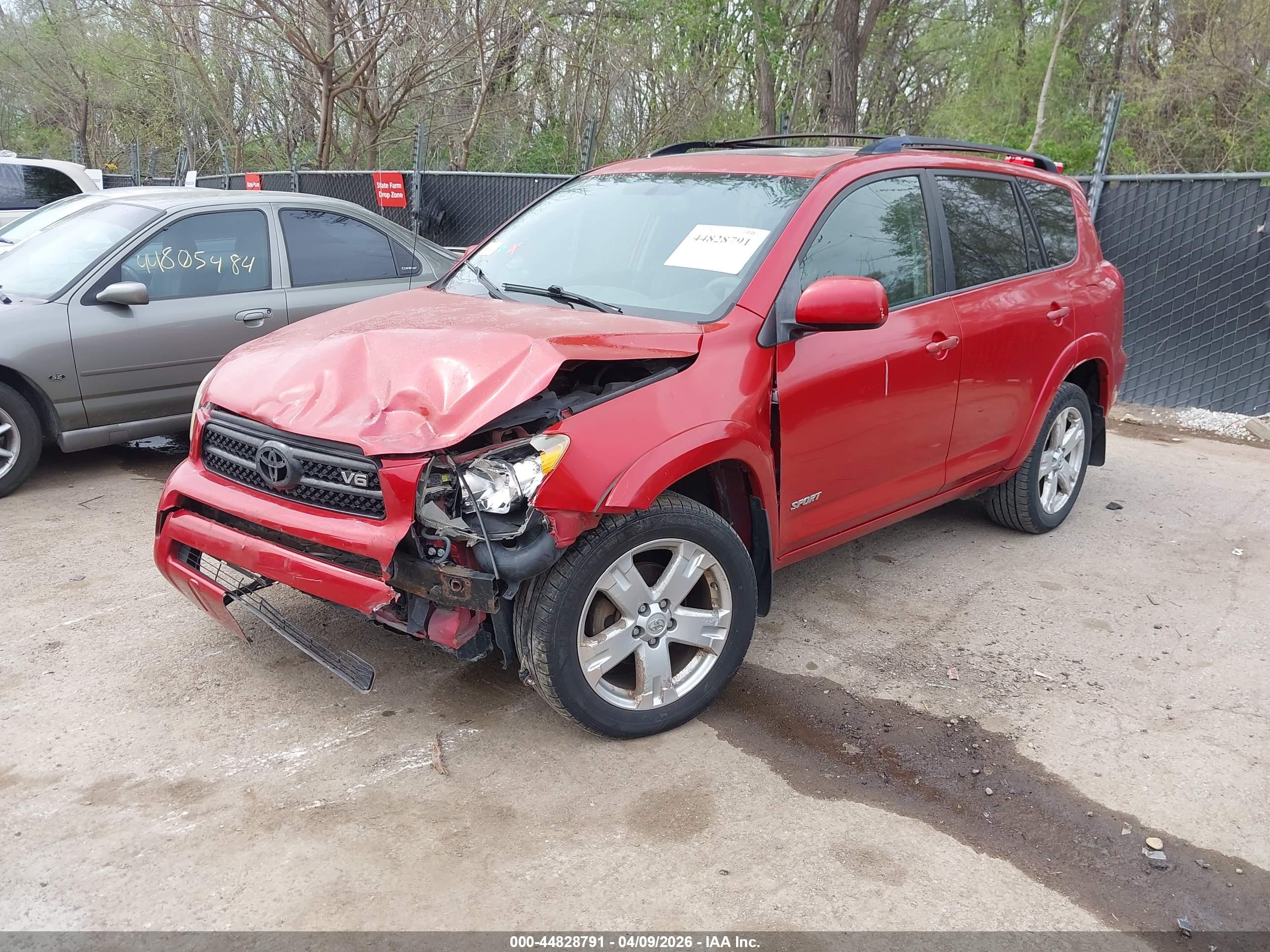 TOYOTA RAV4 image 2