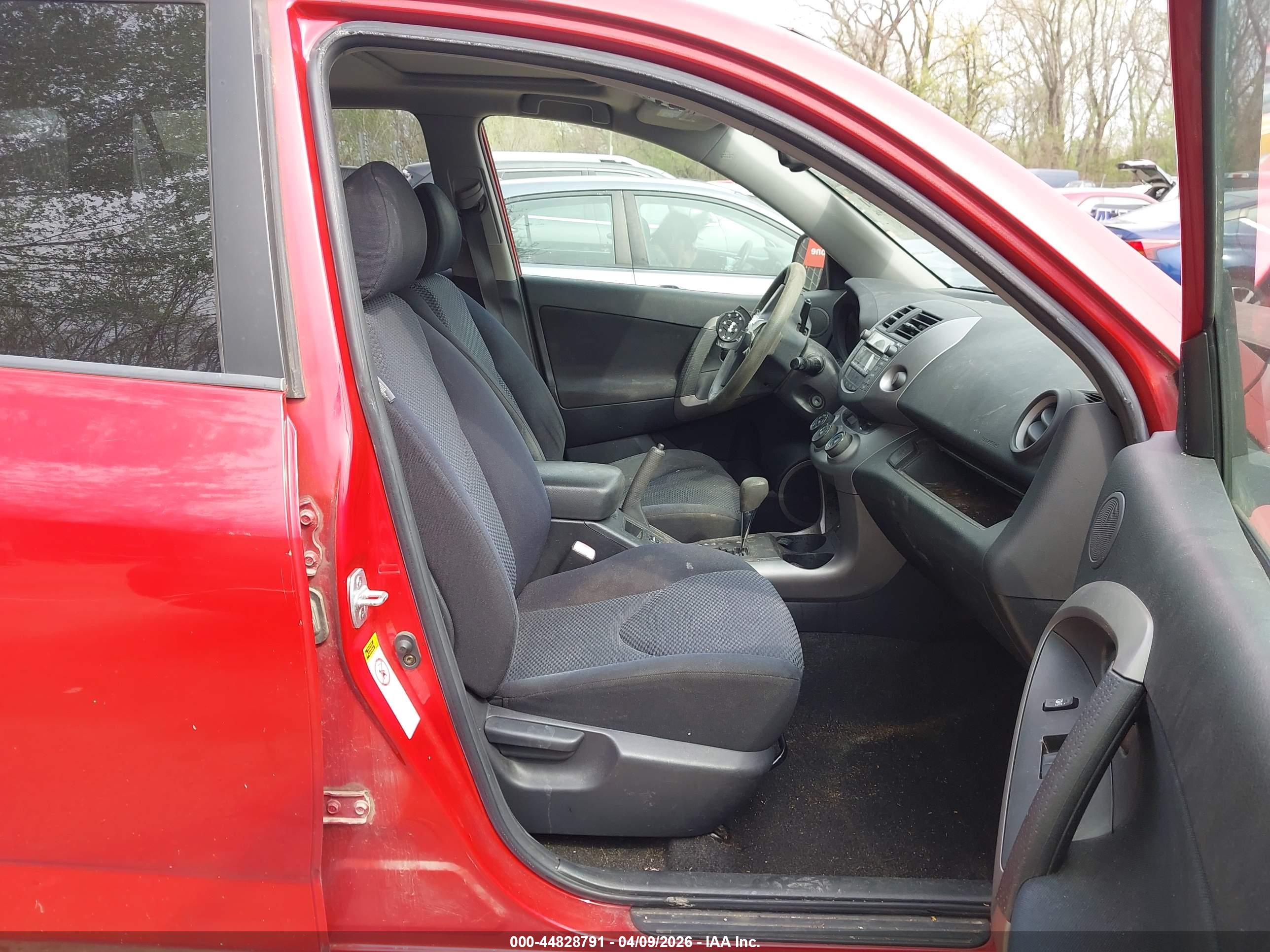 TOYOTA RAV4 image 5