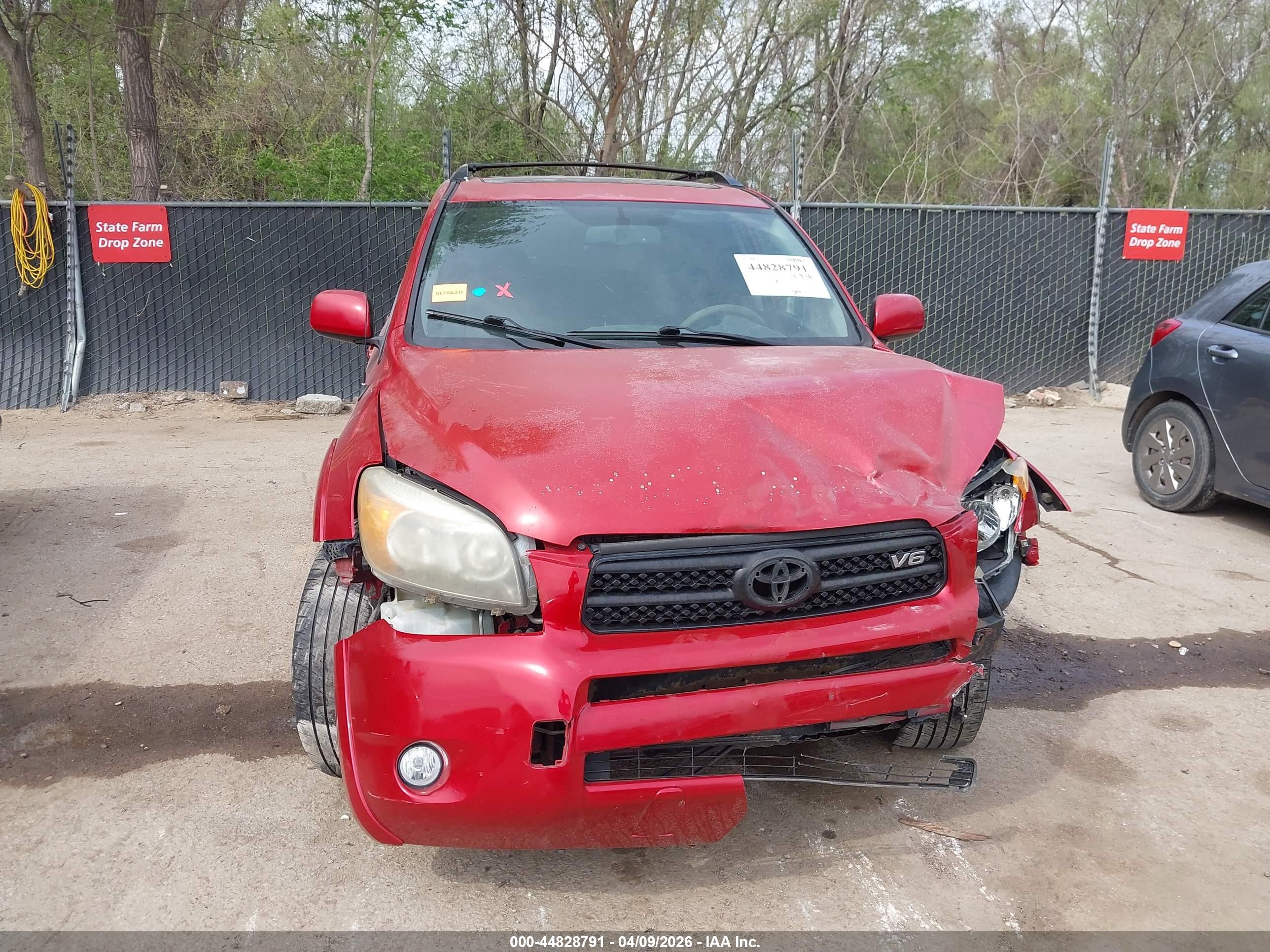 TOYOTA RAV4 image 6