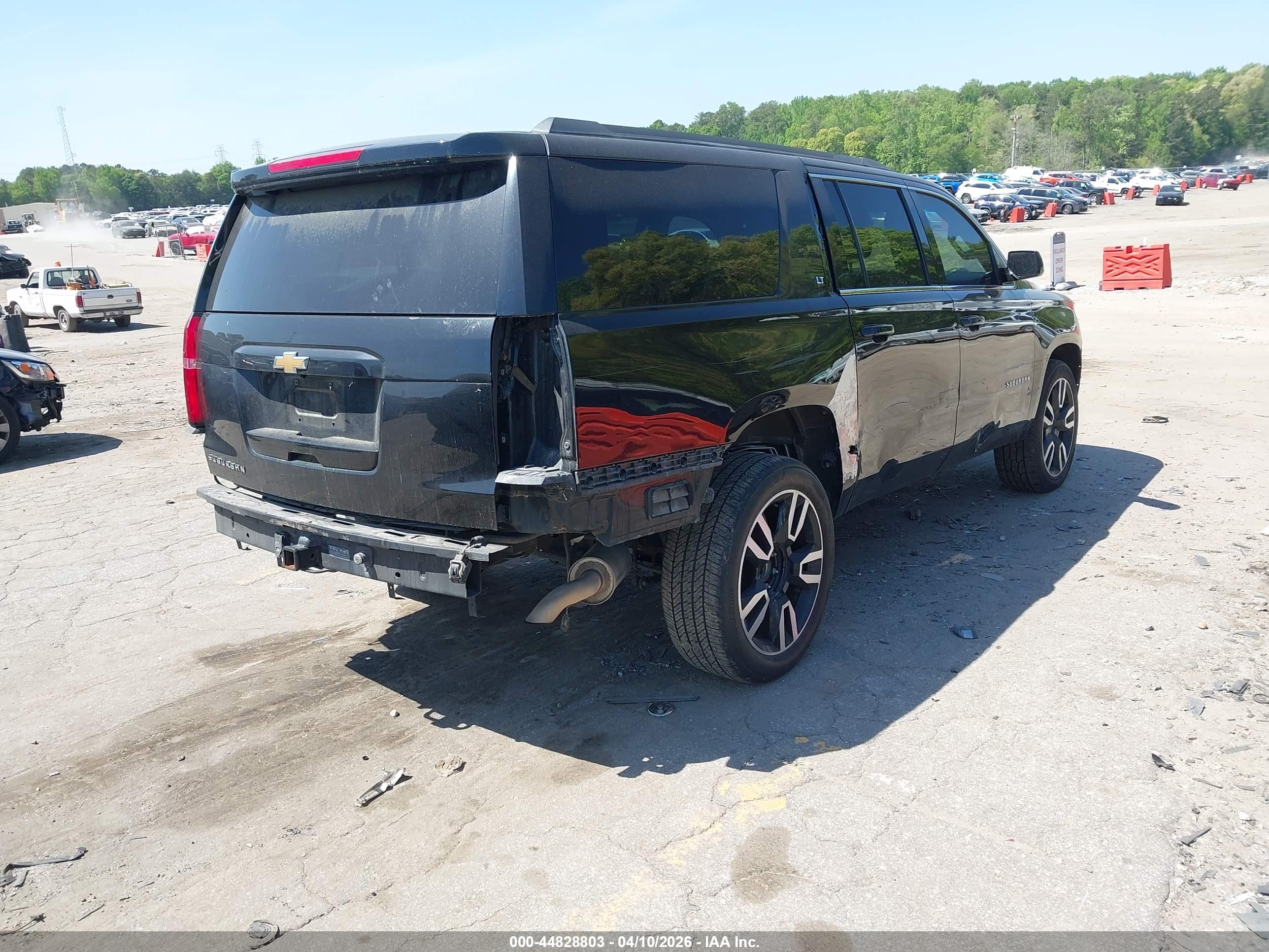CHEVROLET SUBURBAN image 4