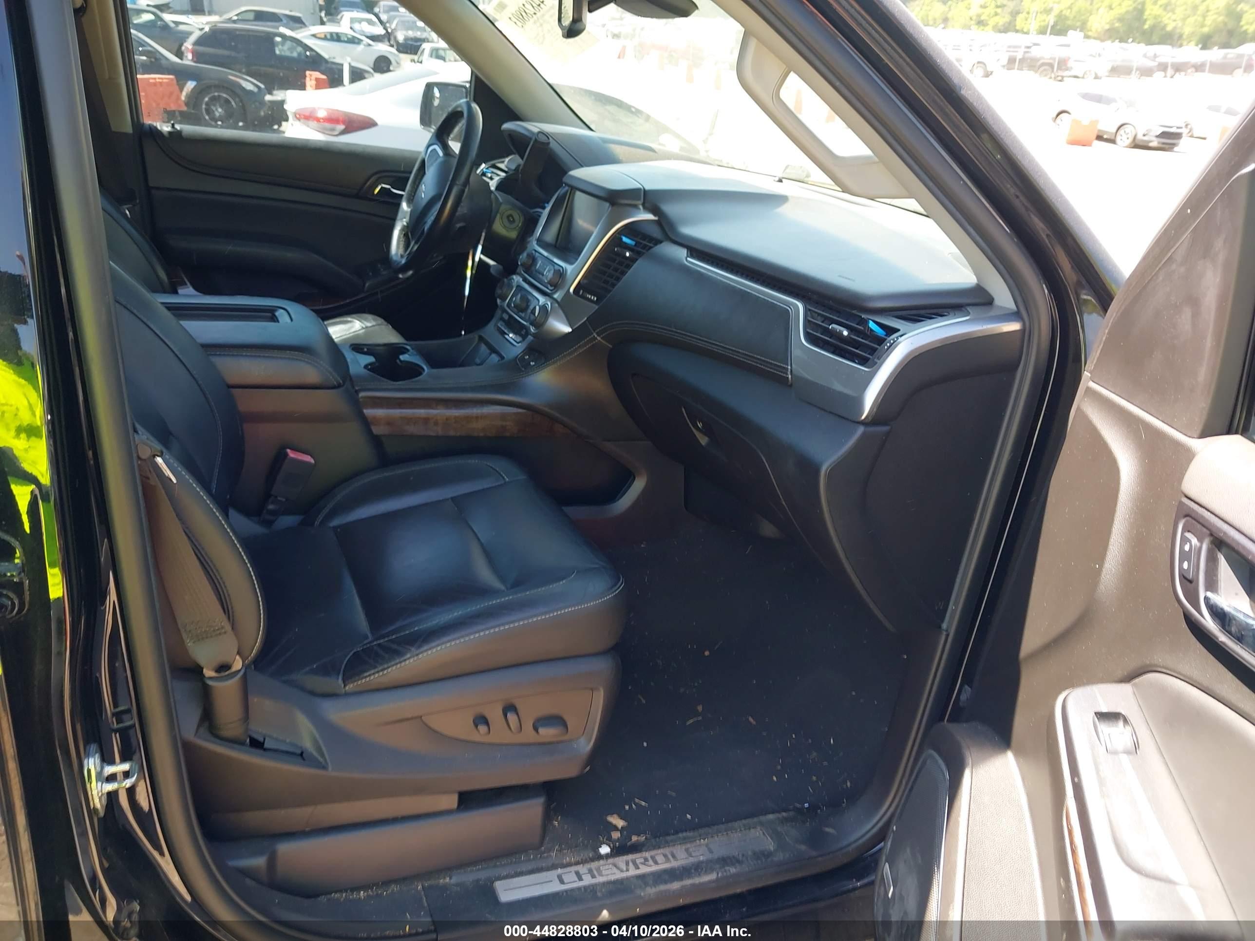 CHEVROLET SUBURBAN image 5