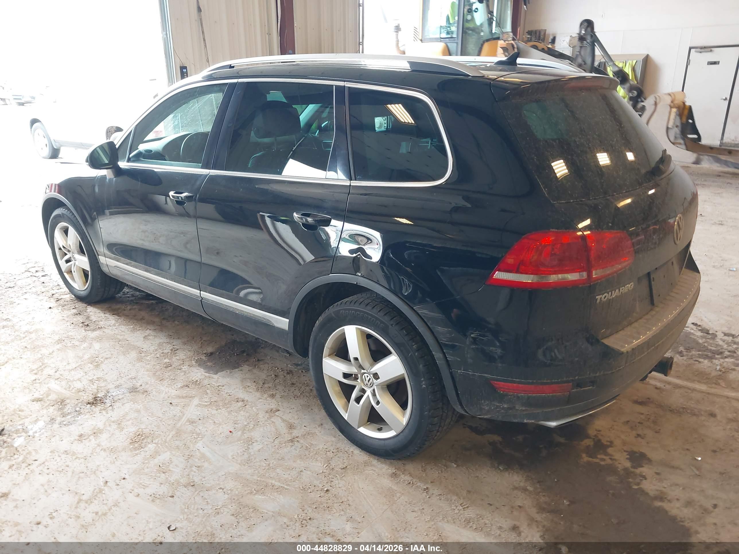 VOLKSWAGEN TOUAREG image 3