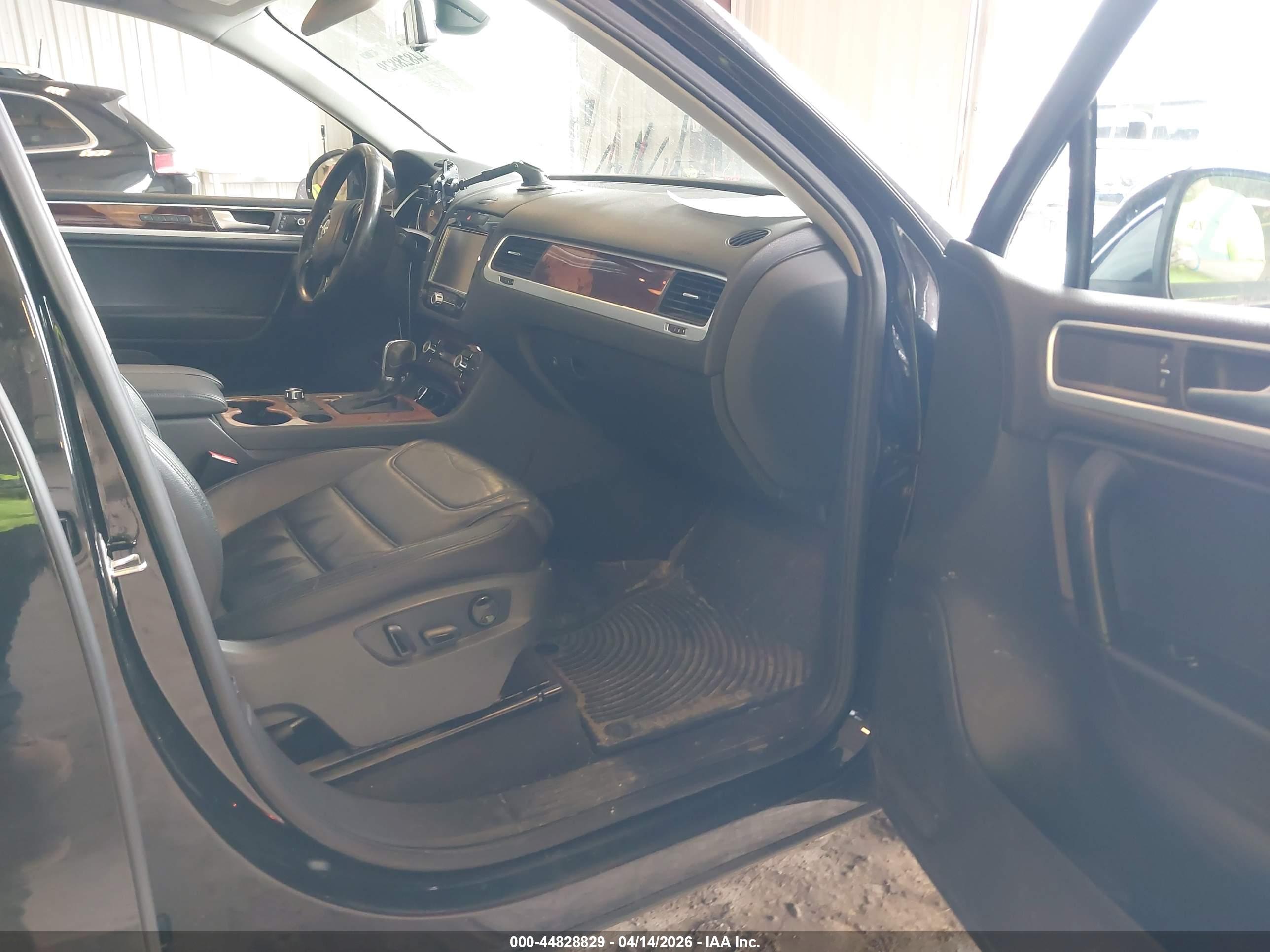 VOLKSWAGEN TOUAREG image 5