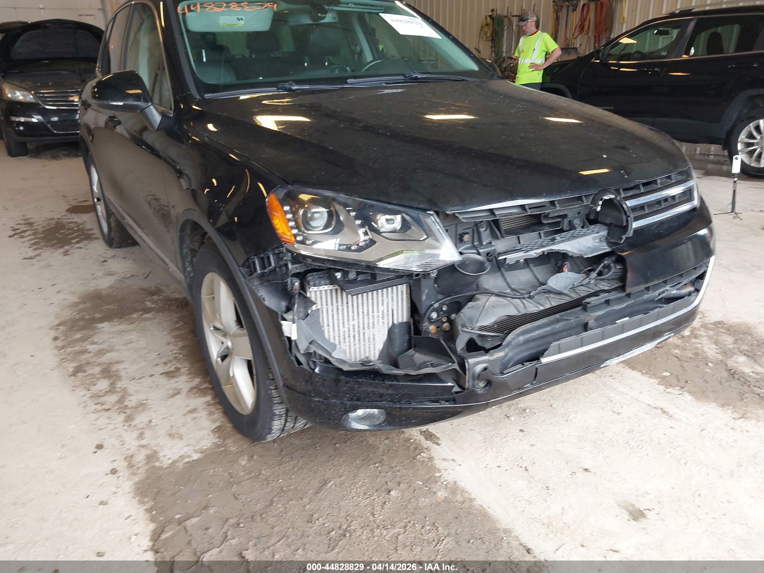 VOLKSWAGEN TOUAREG image 6