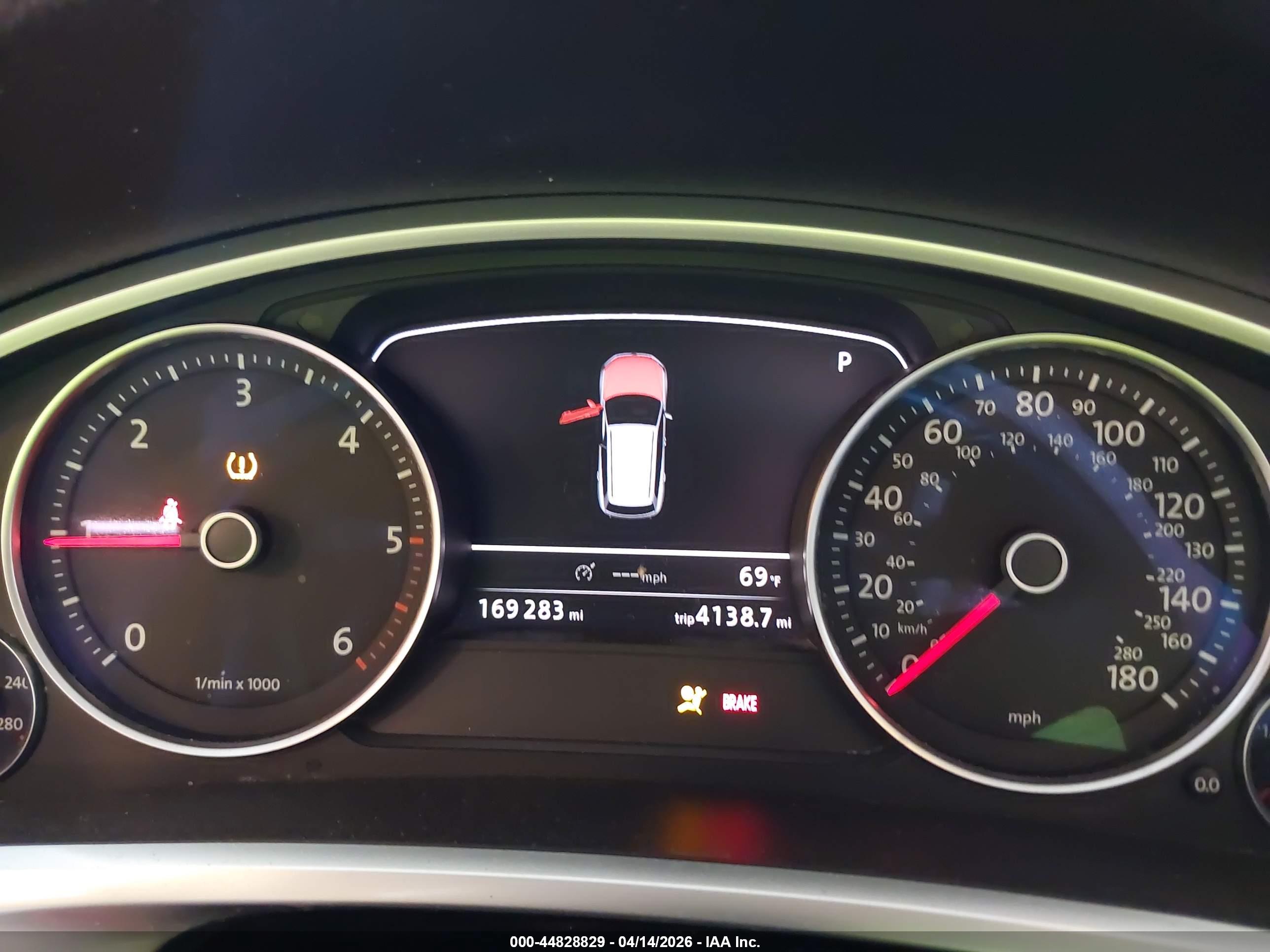VOLKSWAGEN TOUAREG image 7