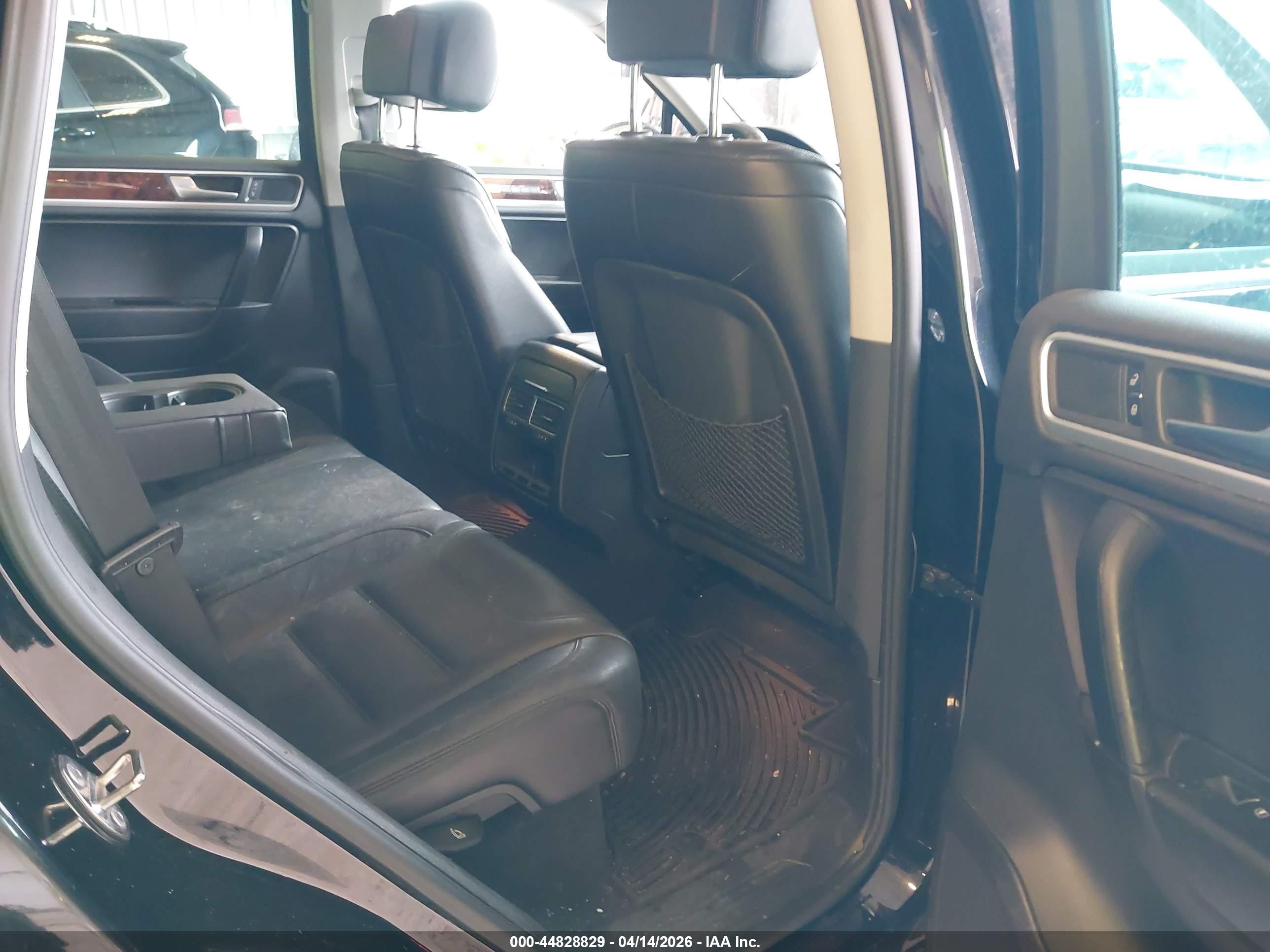 VOLKSWAGEN TOUAREG image 8