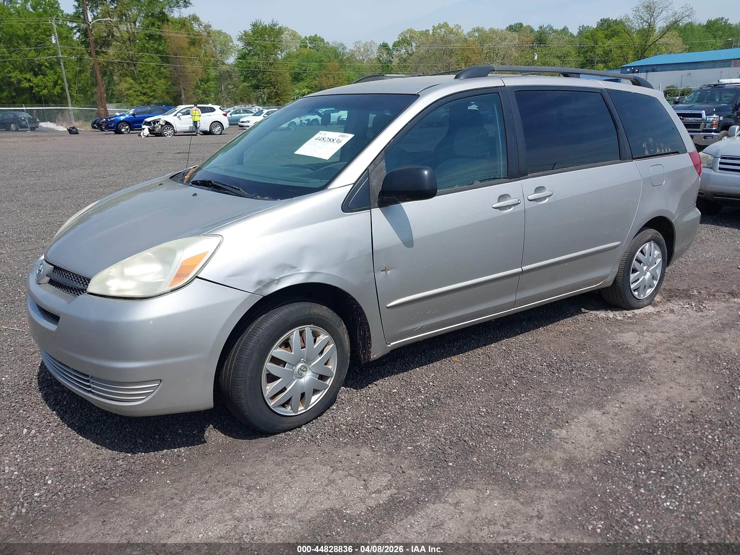 TOYOTA SIENNA image 2