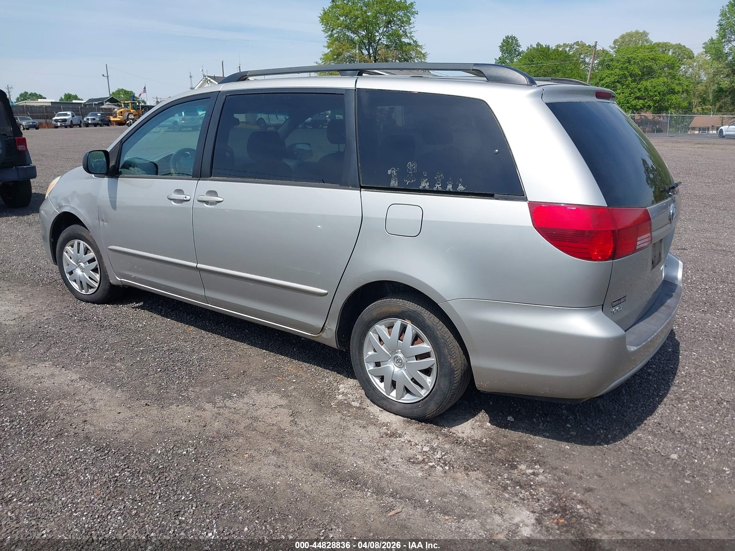 TOYOTA SIENNA image 3