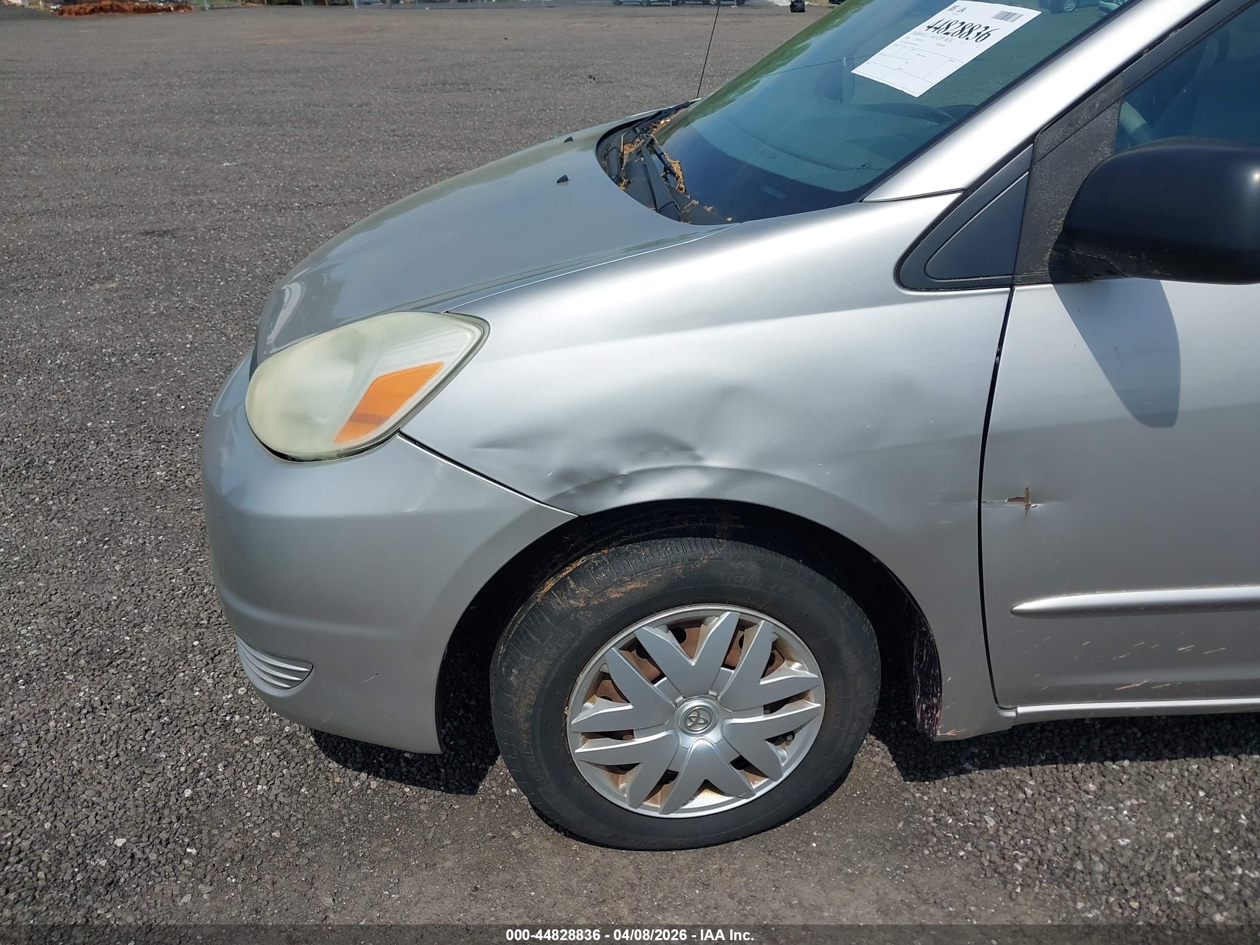 TOYOTA SIENNA image 6