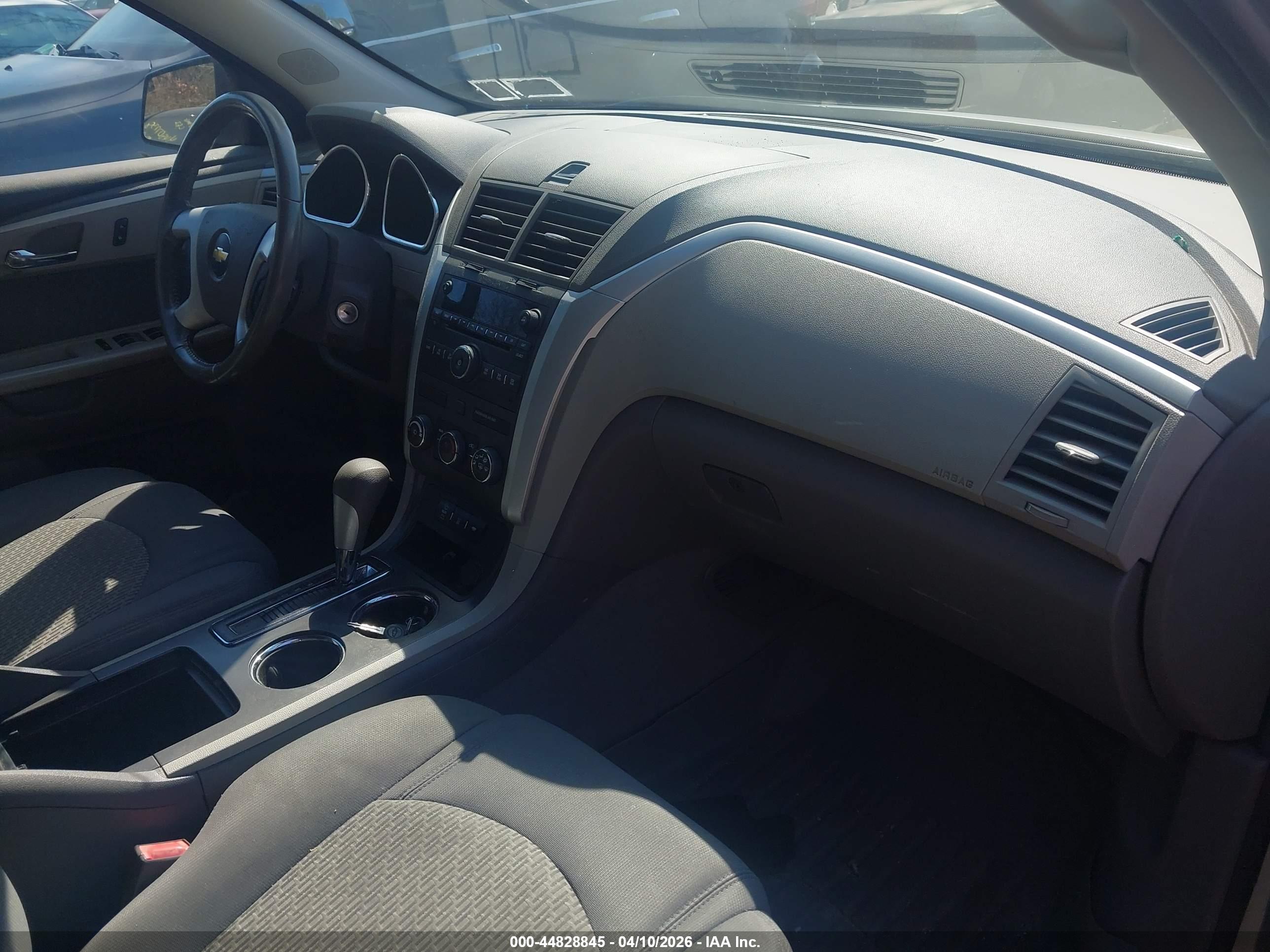 CHEVROLET TRAVERSE image 5