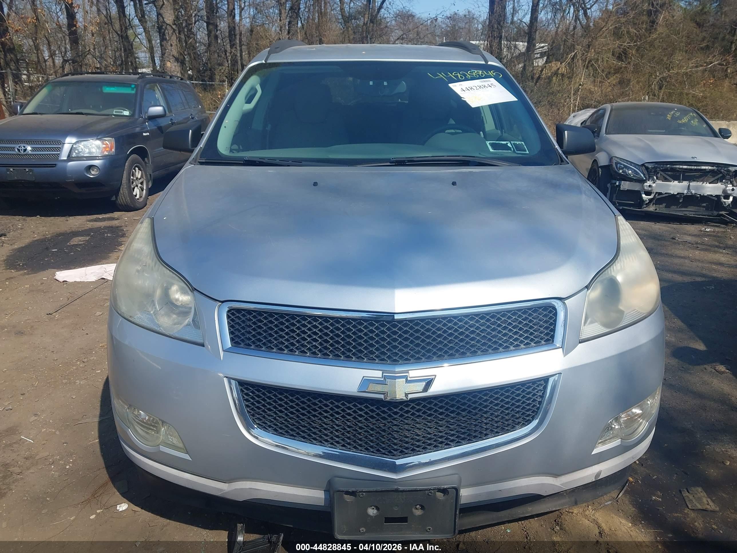 CHEVROLET TRAVERSE image 6