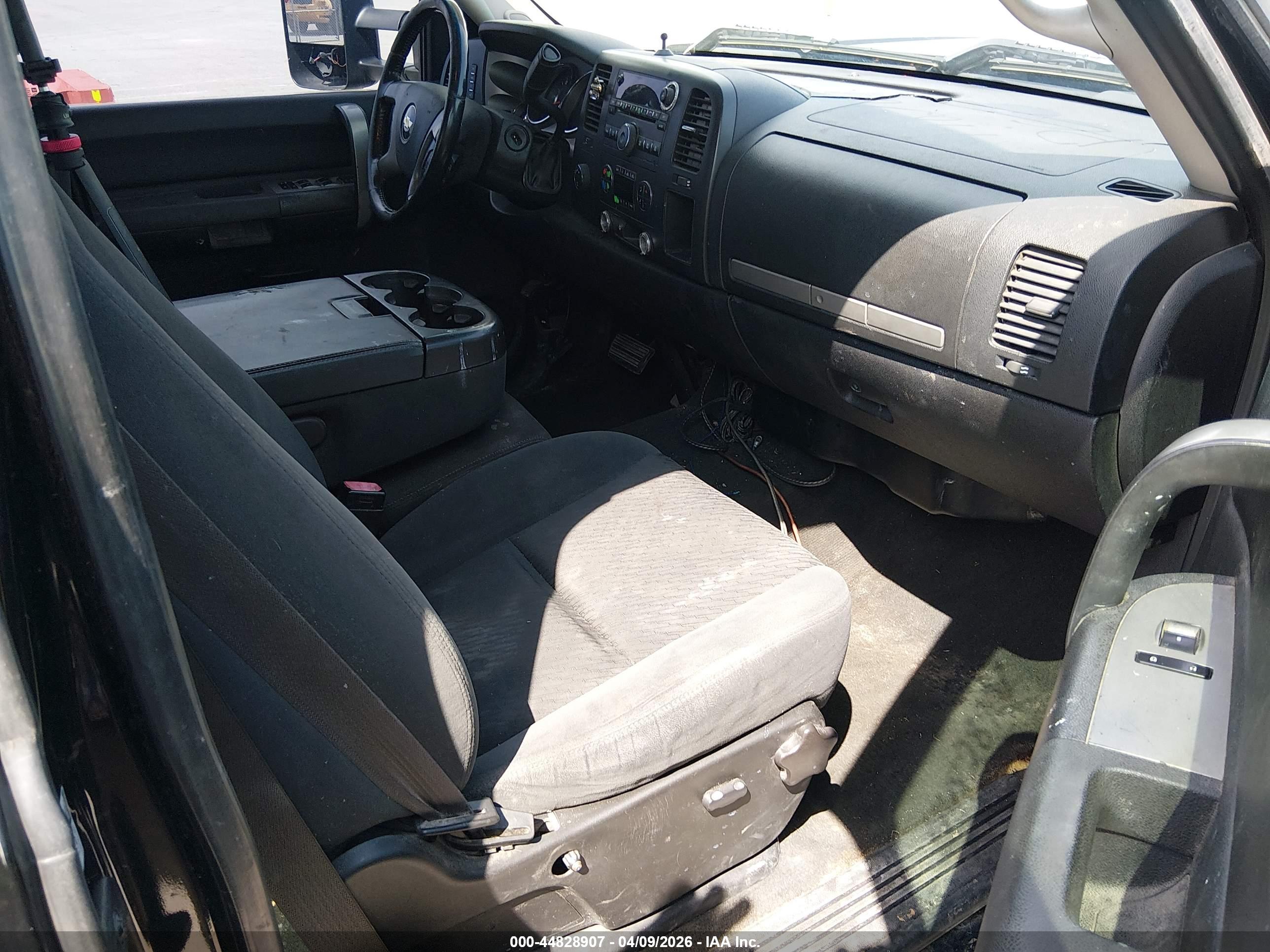 CHEVROLET SILVERADO image 5
