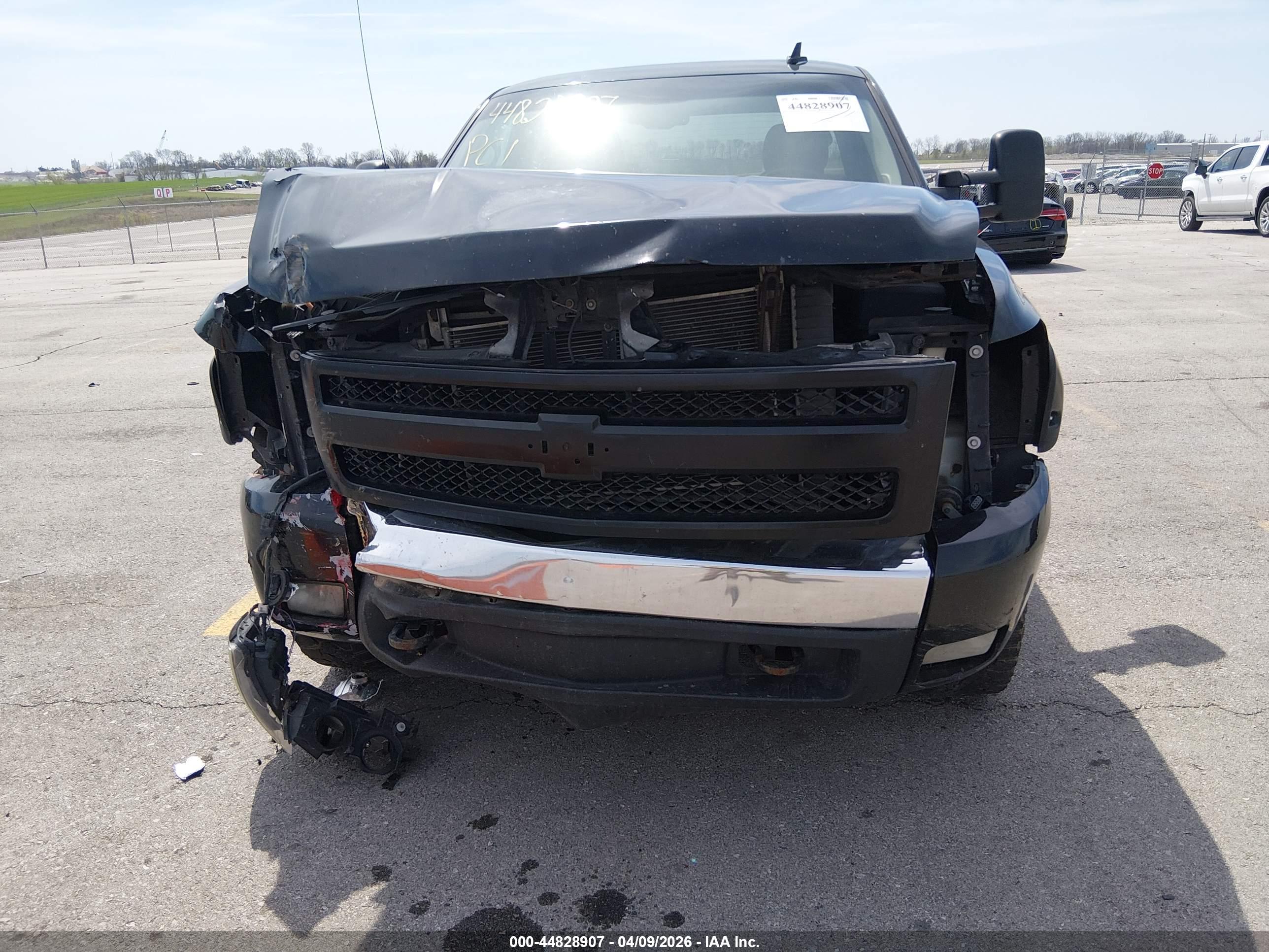 CHEVROLET SILVERADO image 6