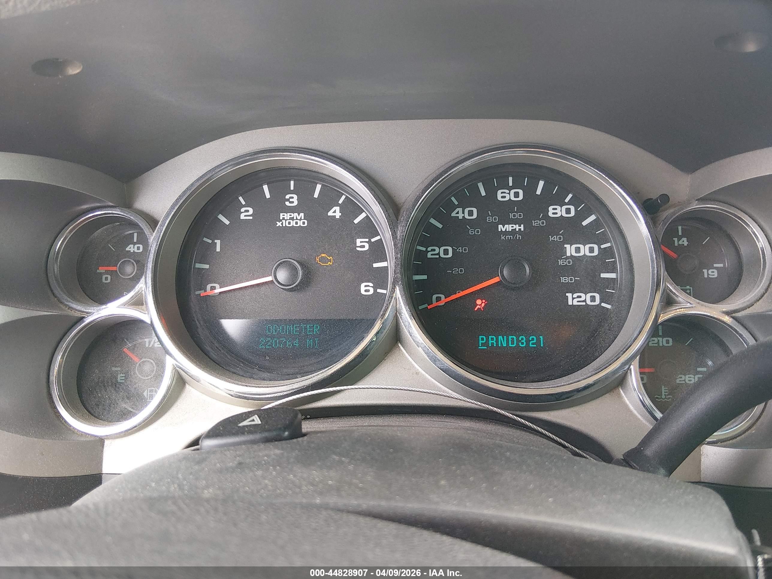CHEVROLET SILVERADO image 7