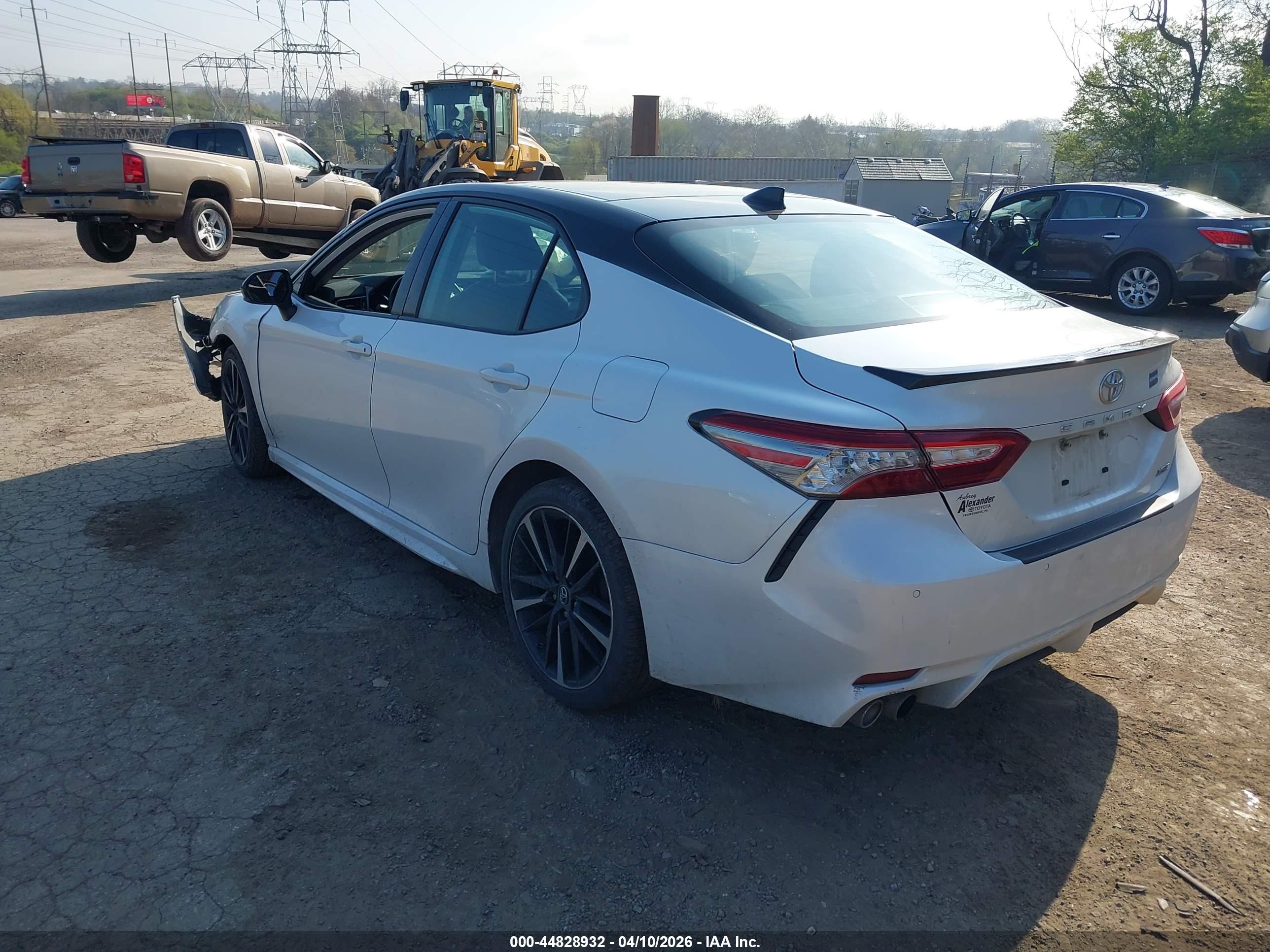 TOYOTA CAMRY image 3