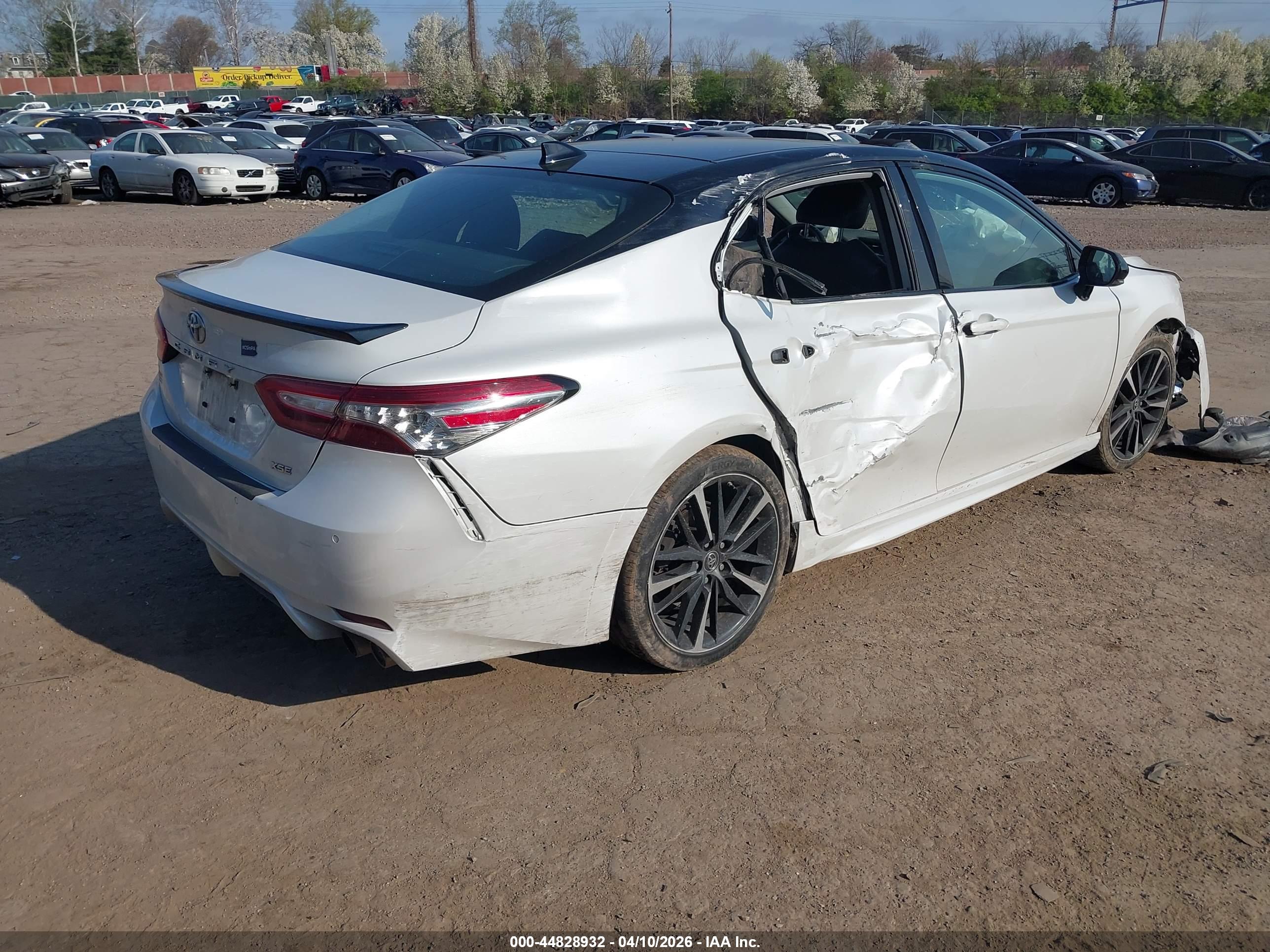 TOYOTA CAMRY image 4
