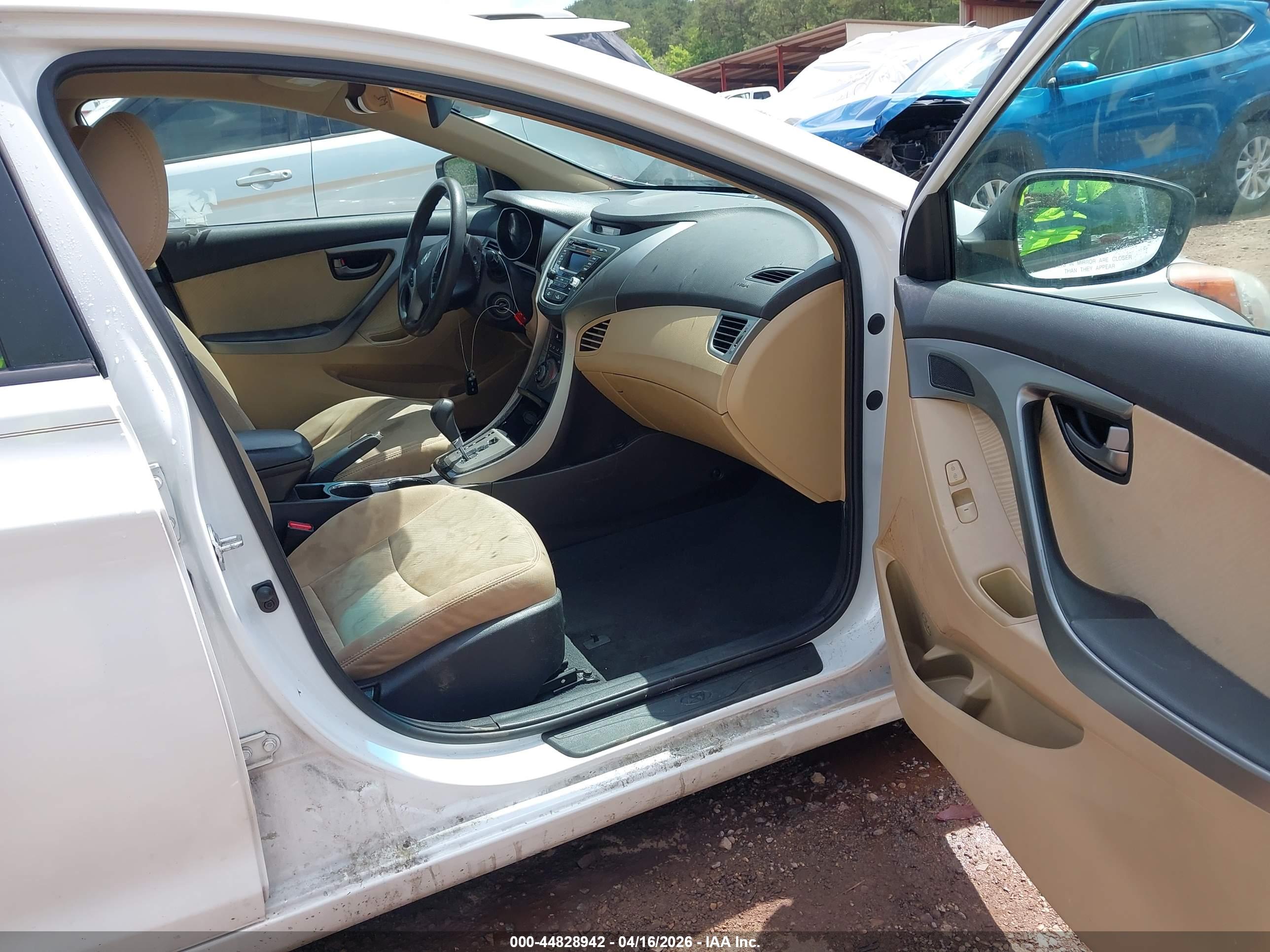 HYUNDAI ELANTRA image 5