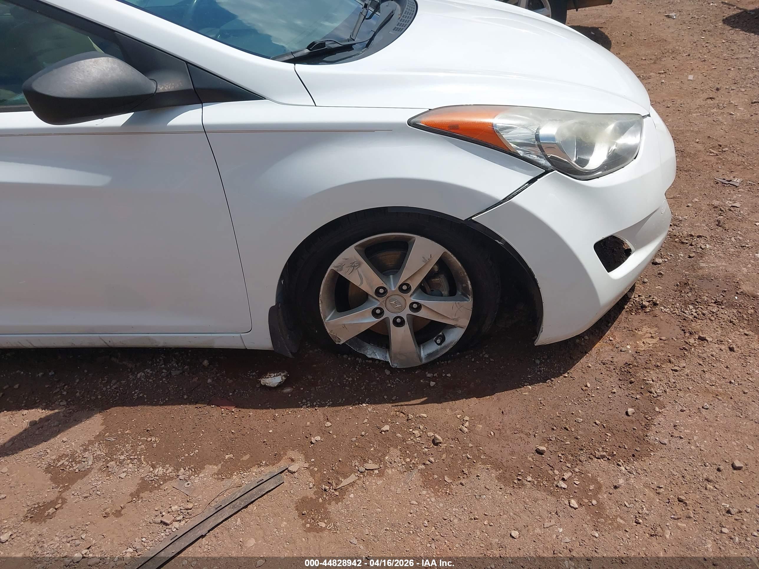 HYUNDAI ELANTRA image 6