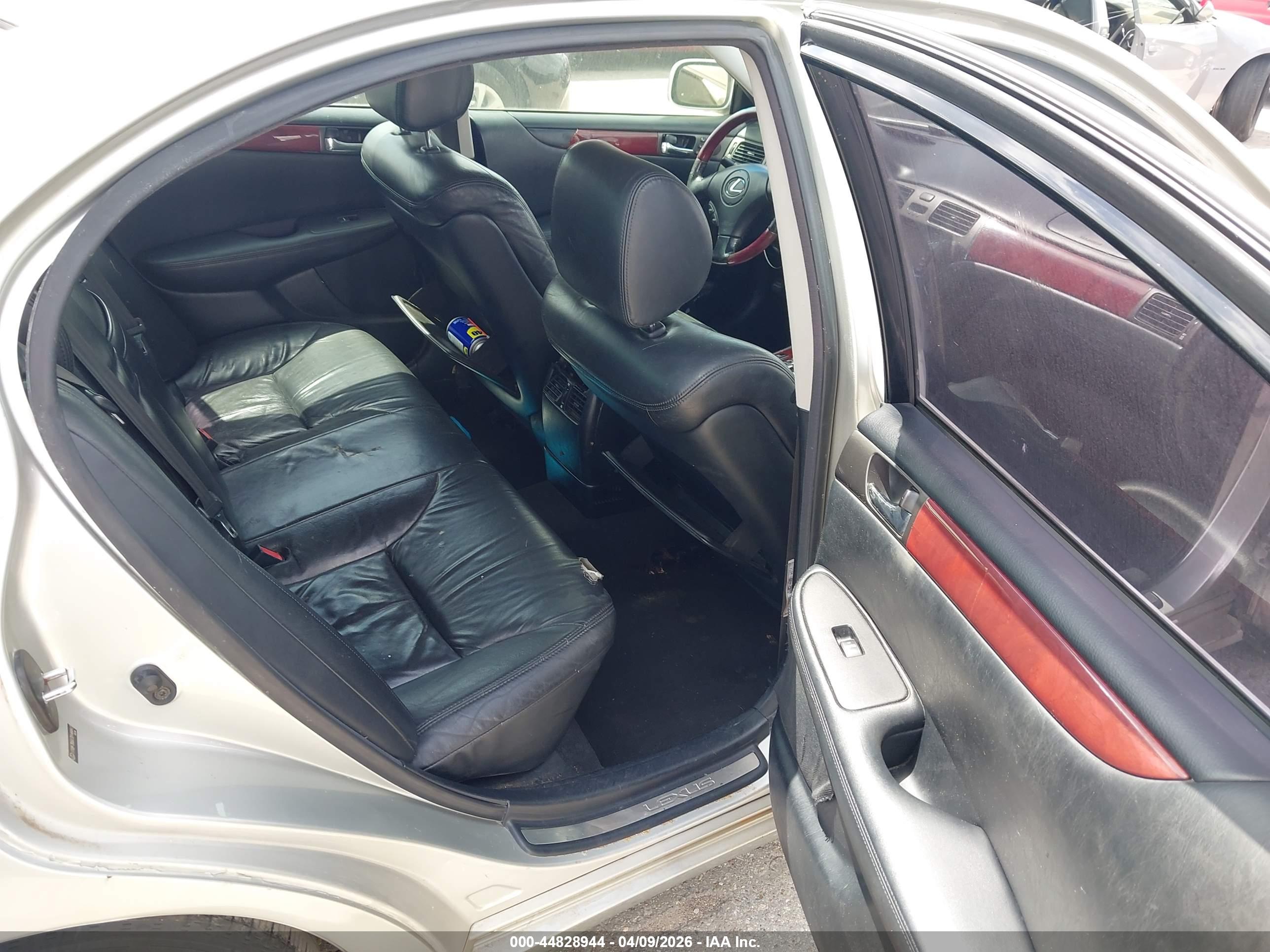 LEXUS ES image 8