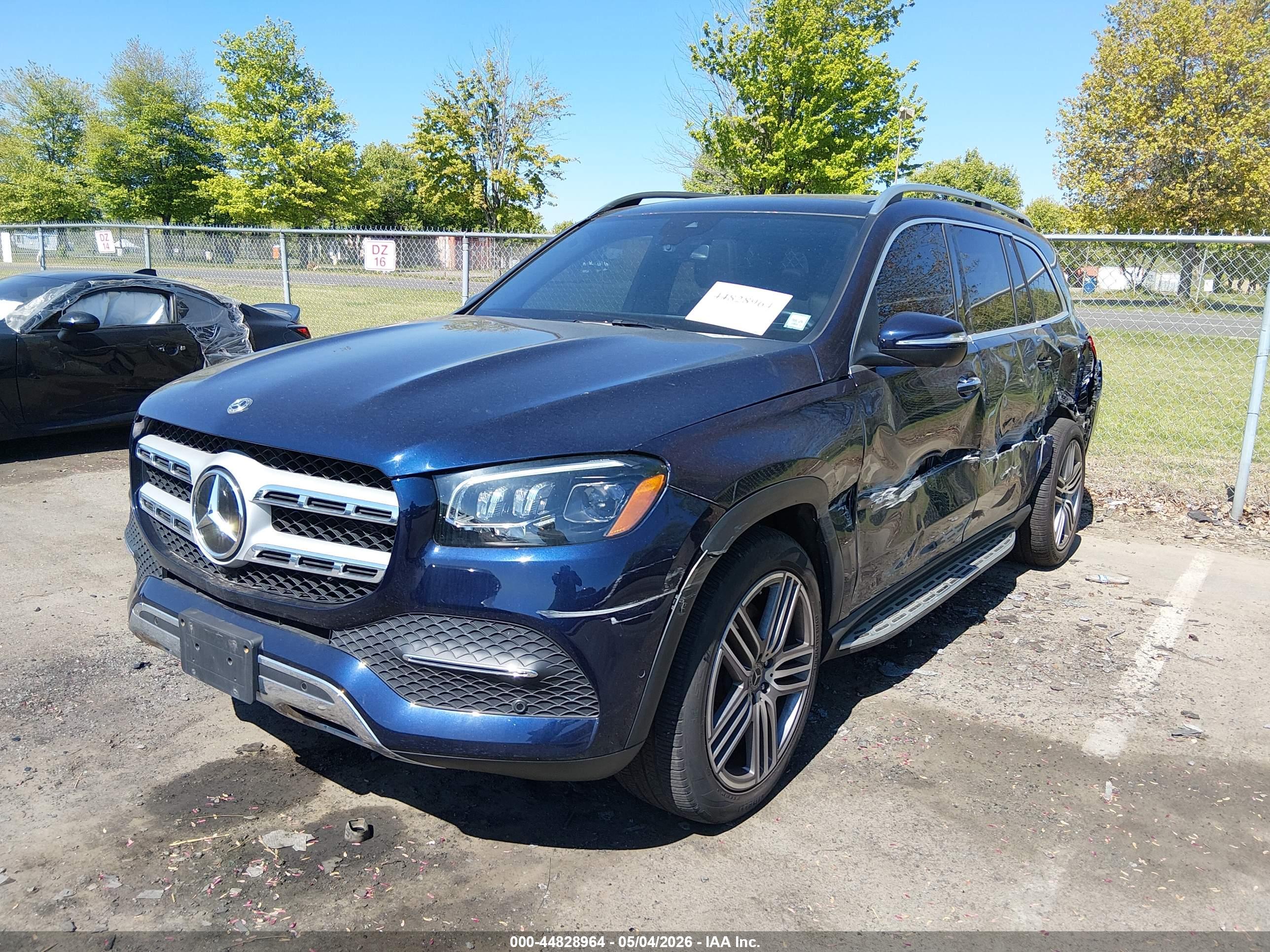 MERCEDES-BENZ GLS image 2