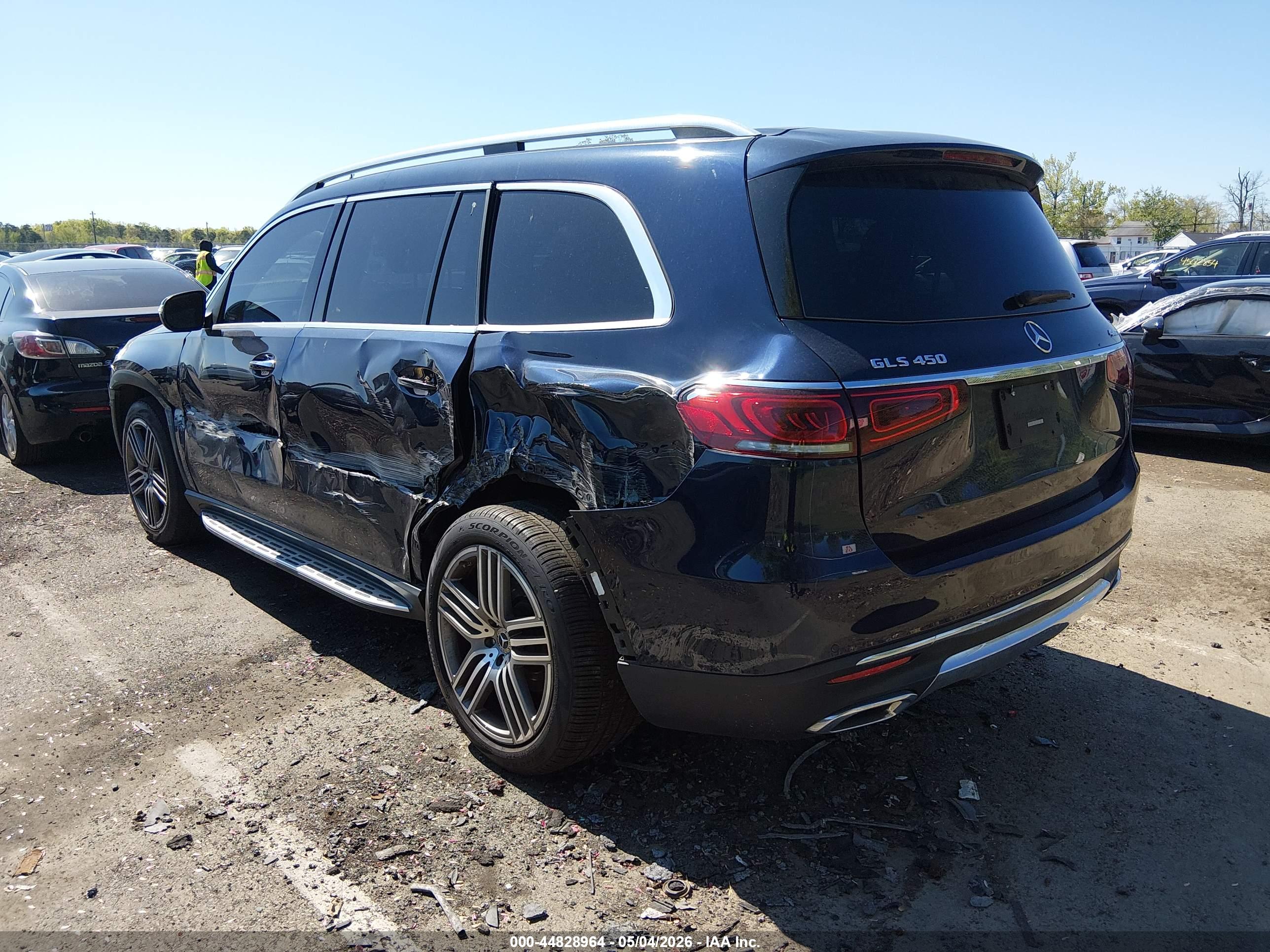 MERCEDES-BENZ GLS image 3