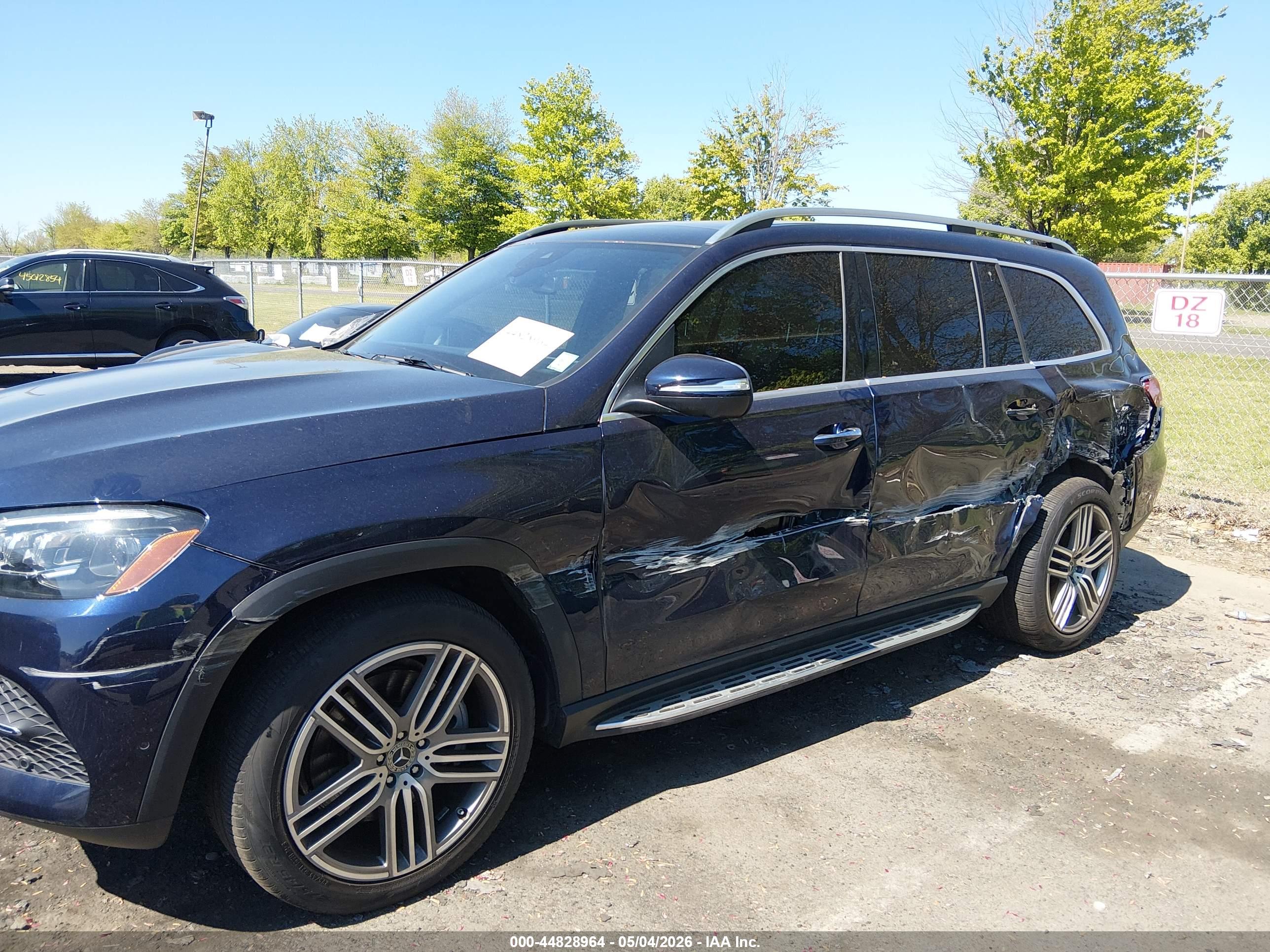 MERCEDES-BENZ GLS image 6