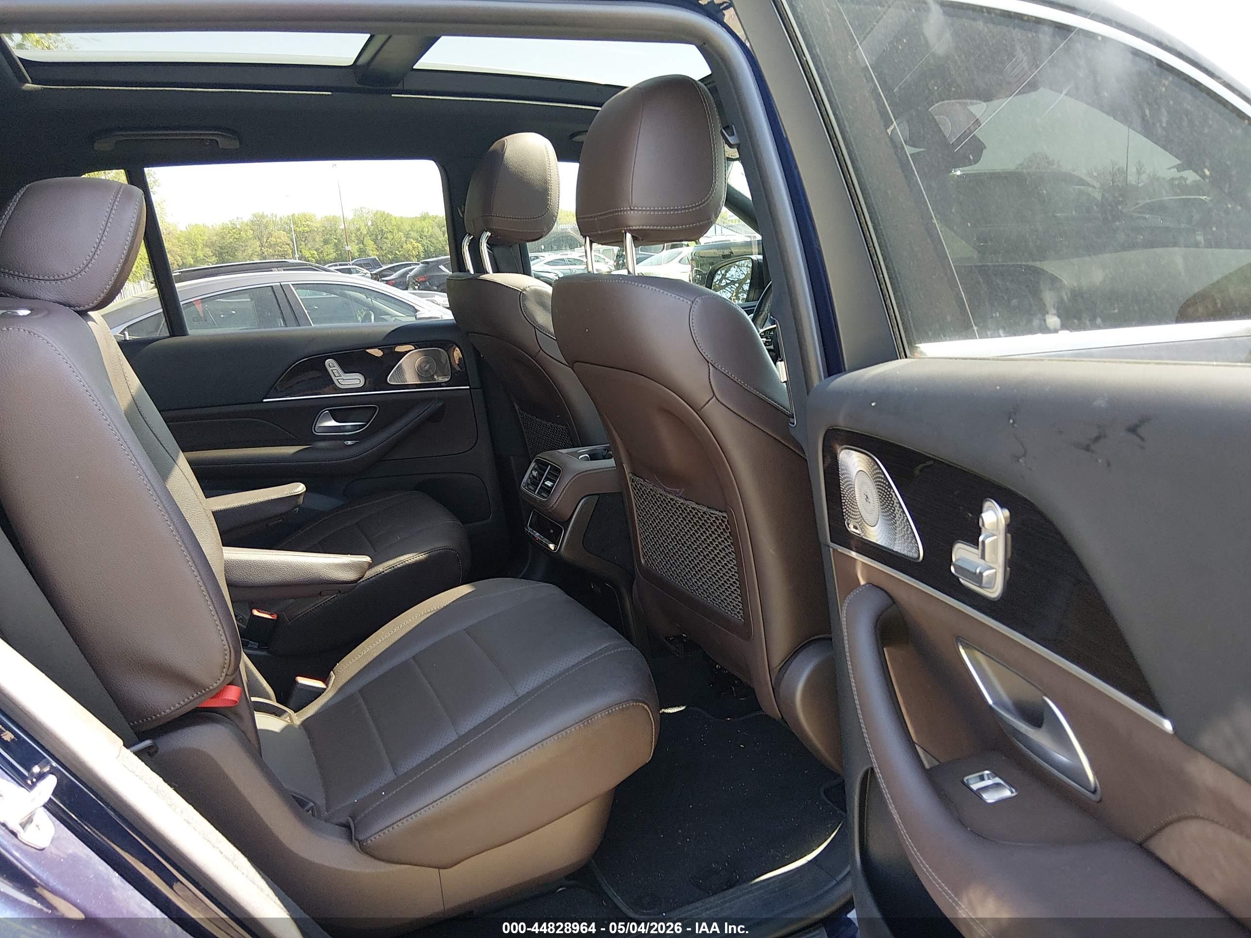 MERCEDES-BENZ GLS image 8