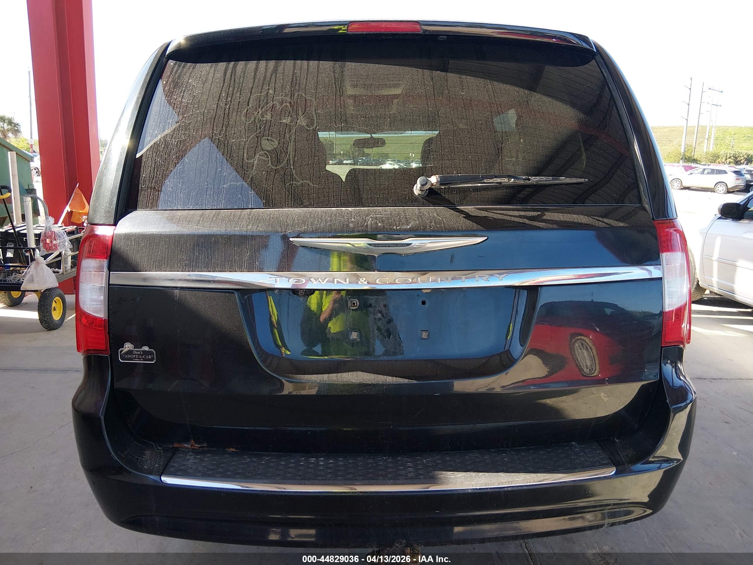 CHRYSLER TOWN image 6