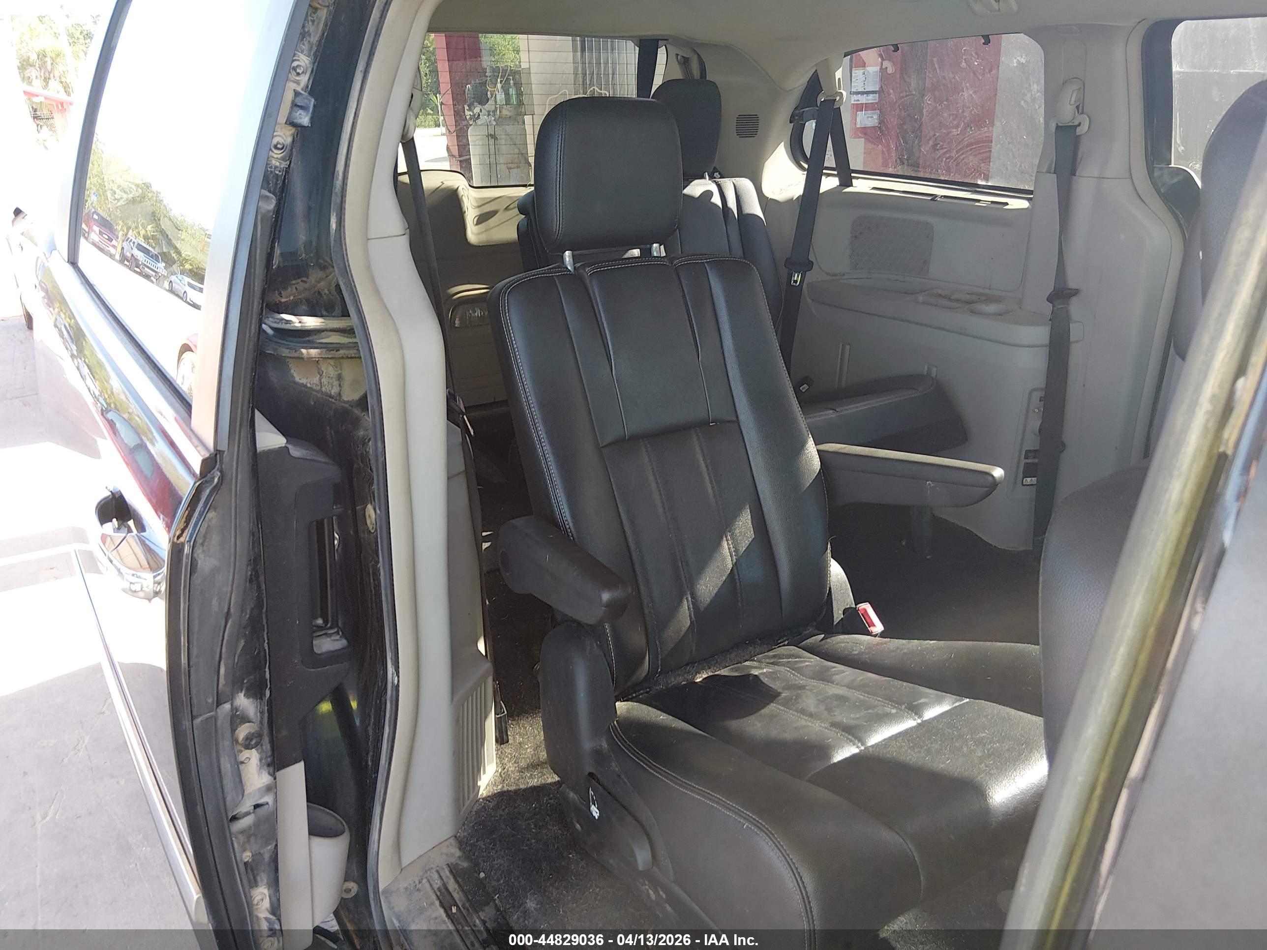 CHRYSLER TOWN image 8