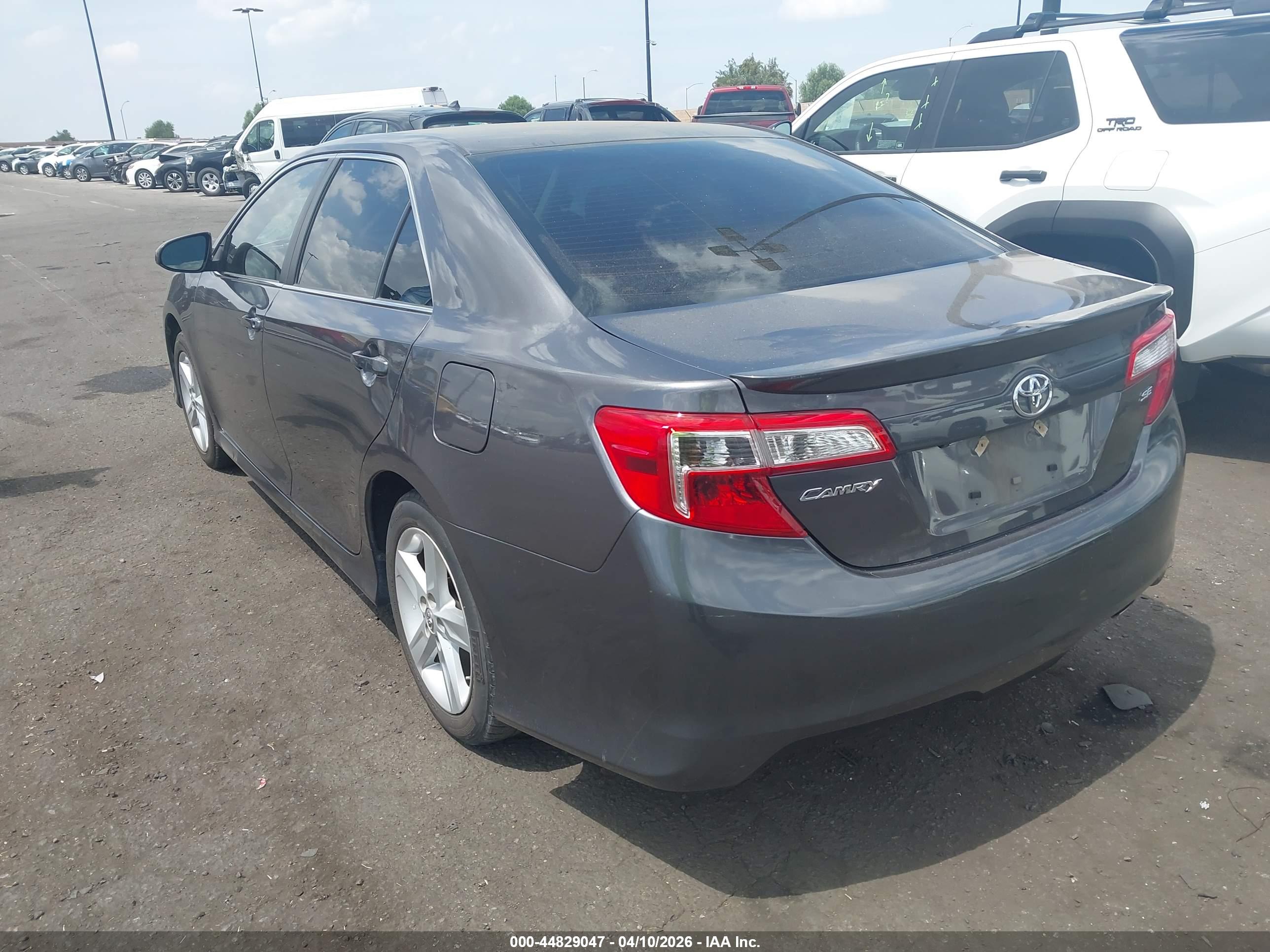TOYOTA CAMRY image 3