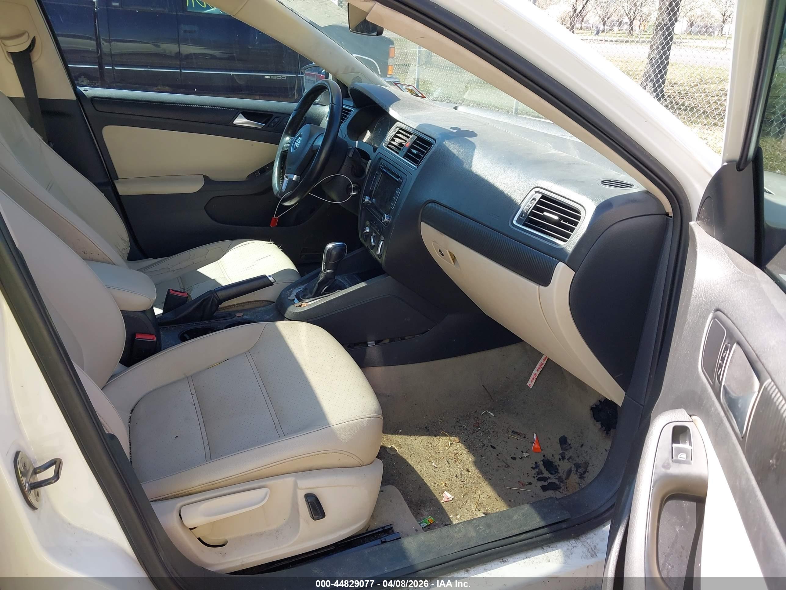 VOLKSWAGEN JETTA image 5