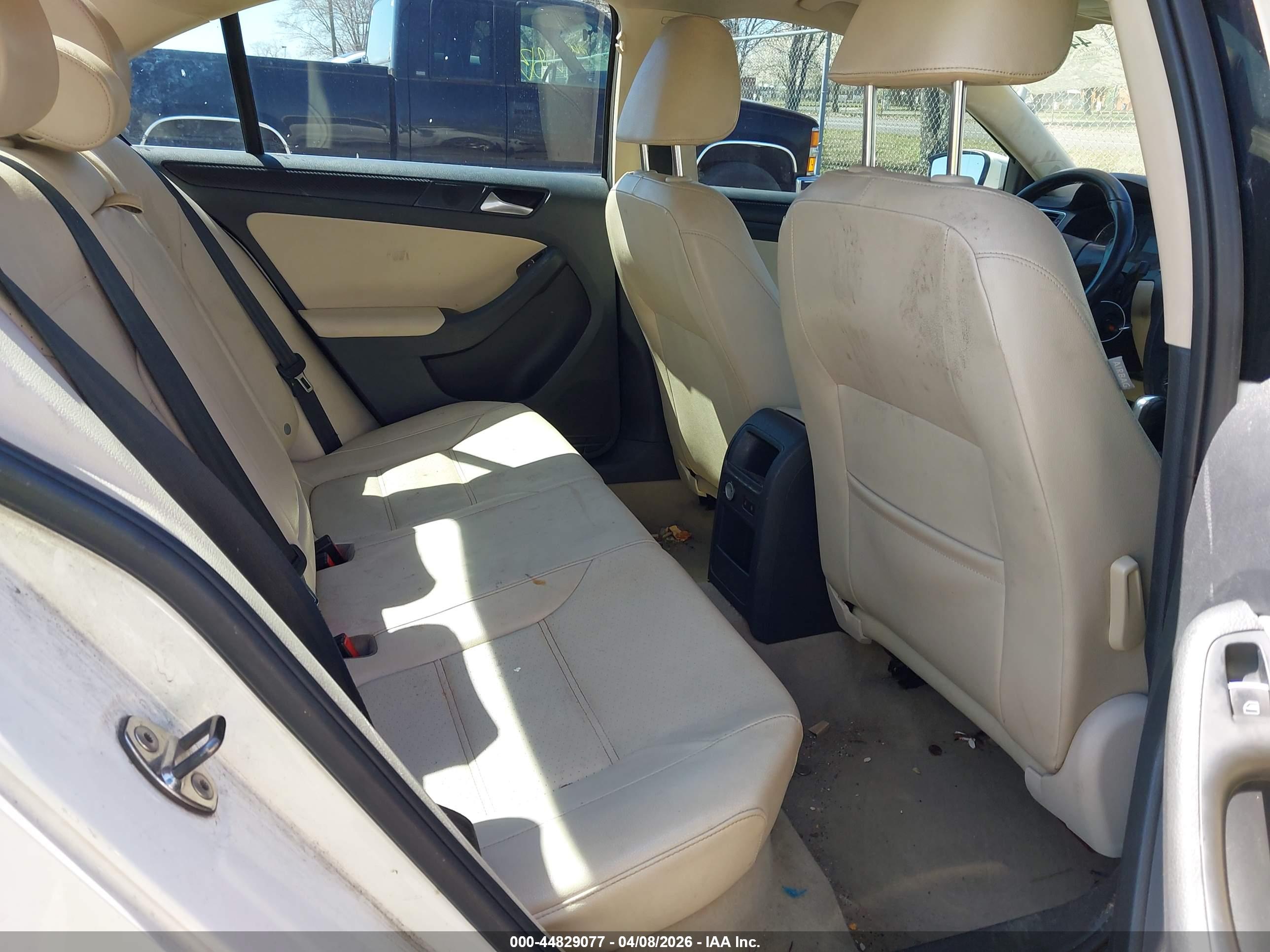 VOLKSWAGEN JETTA image 8