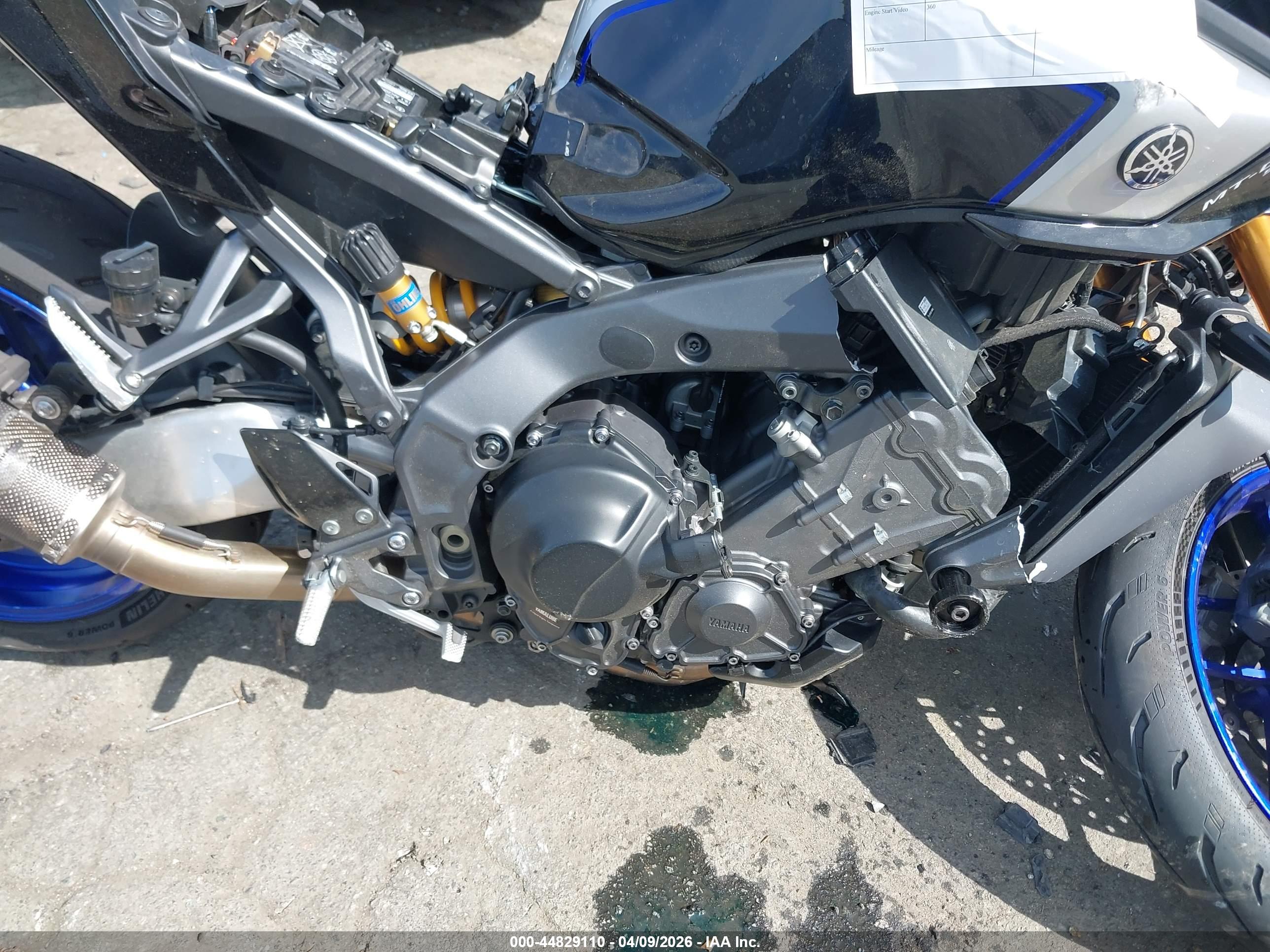 YAMAHA MT09 image 8