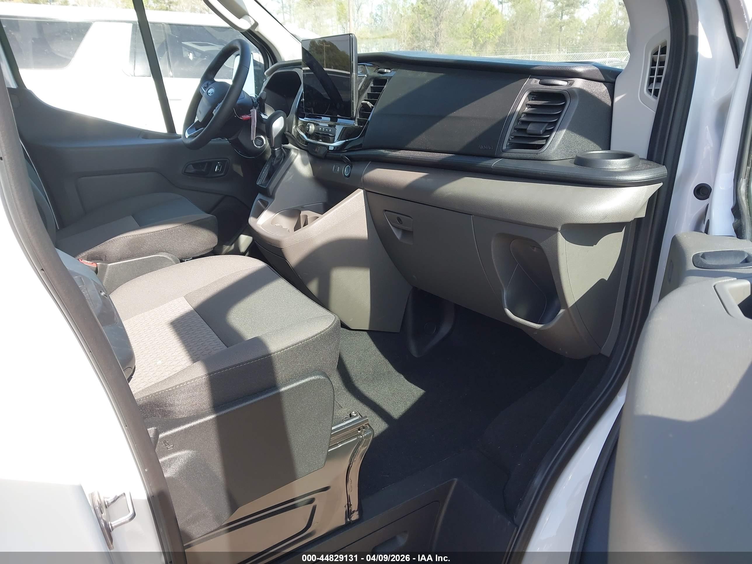 FORD TRANSIT-350 image 5