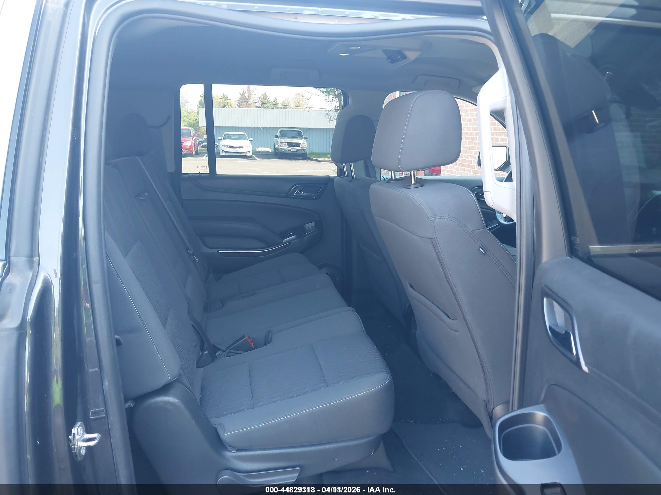 CHEVROLET SUBURBAN image 8