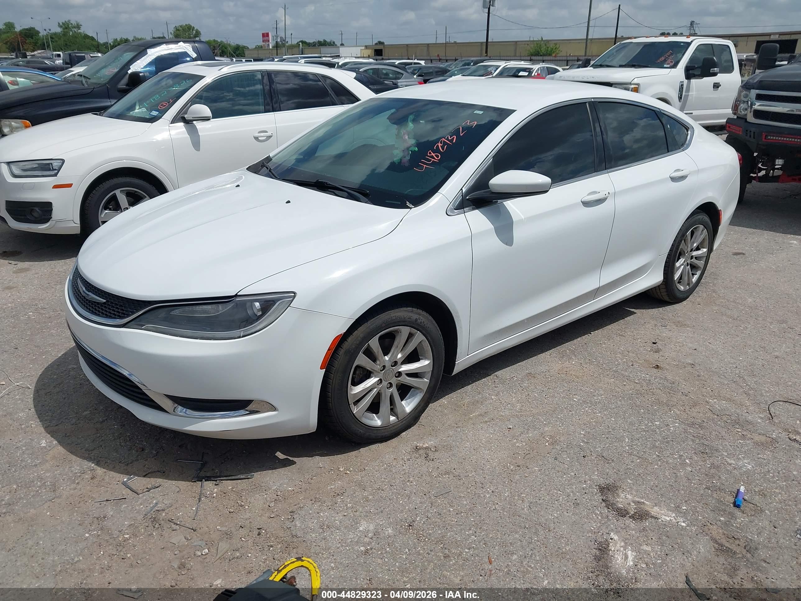 CHRYSLER 200 image 2