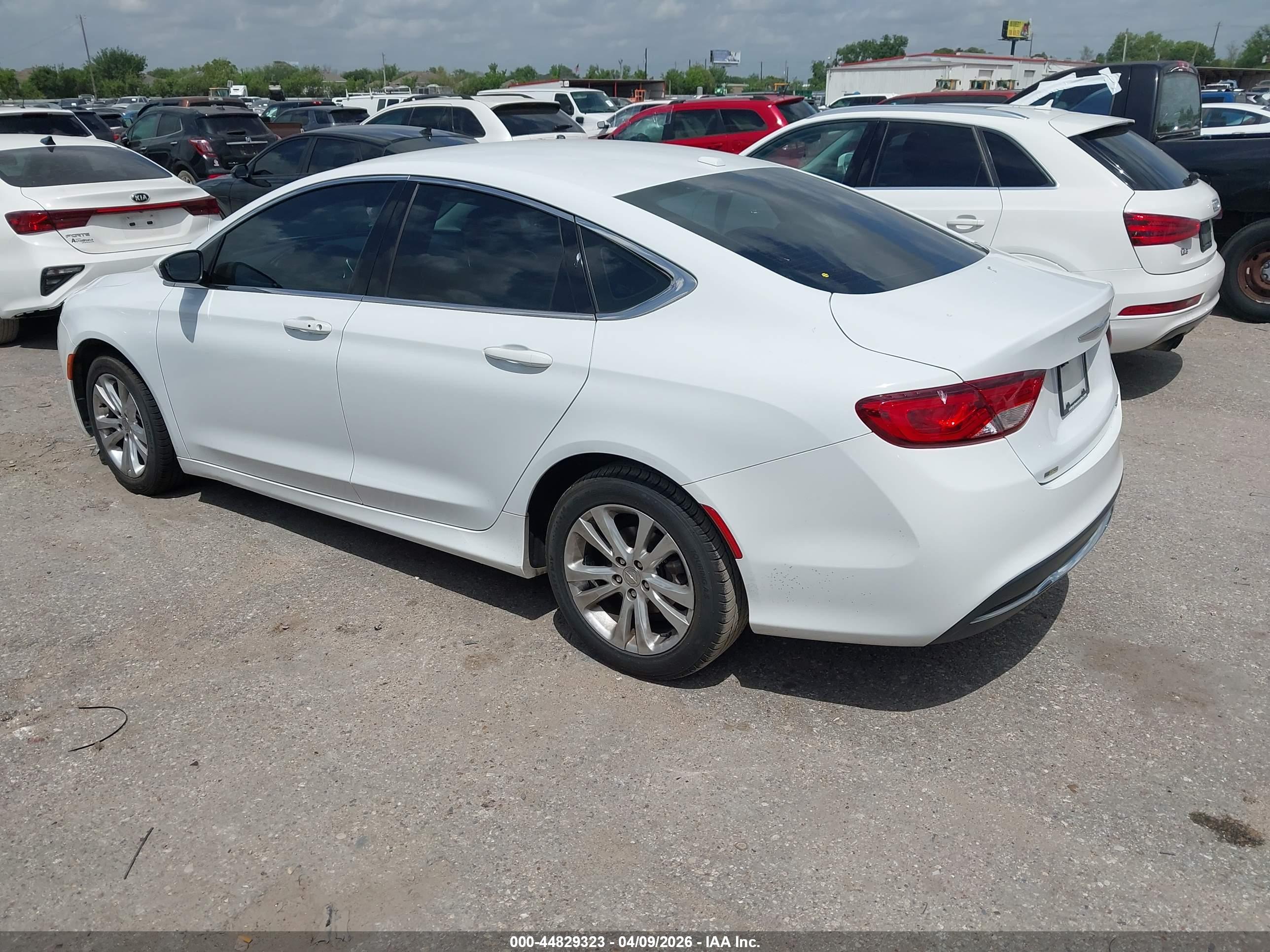 CHRYSLER 200 image 3