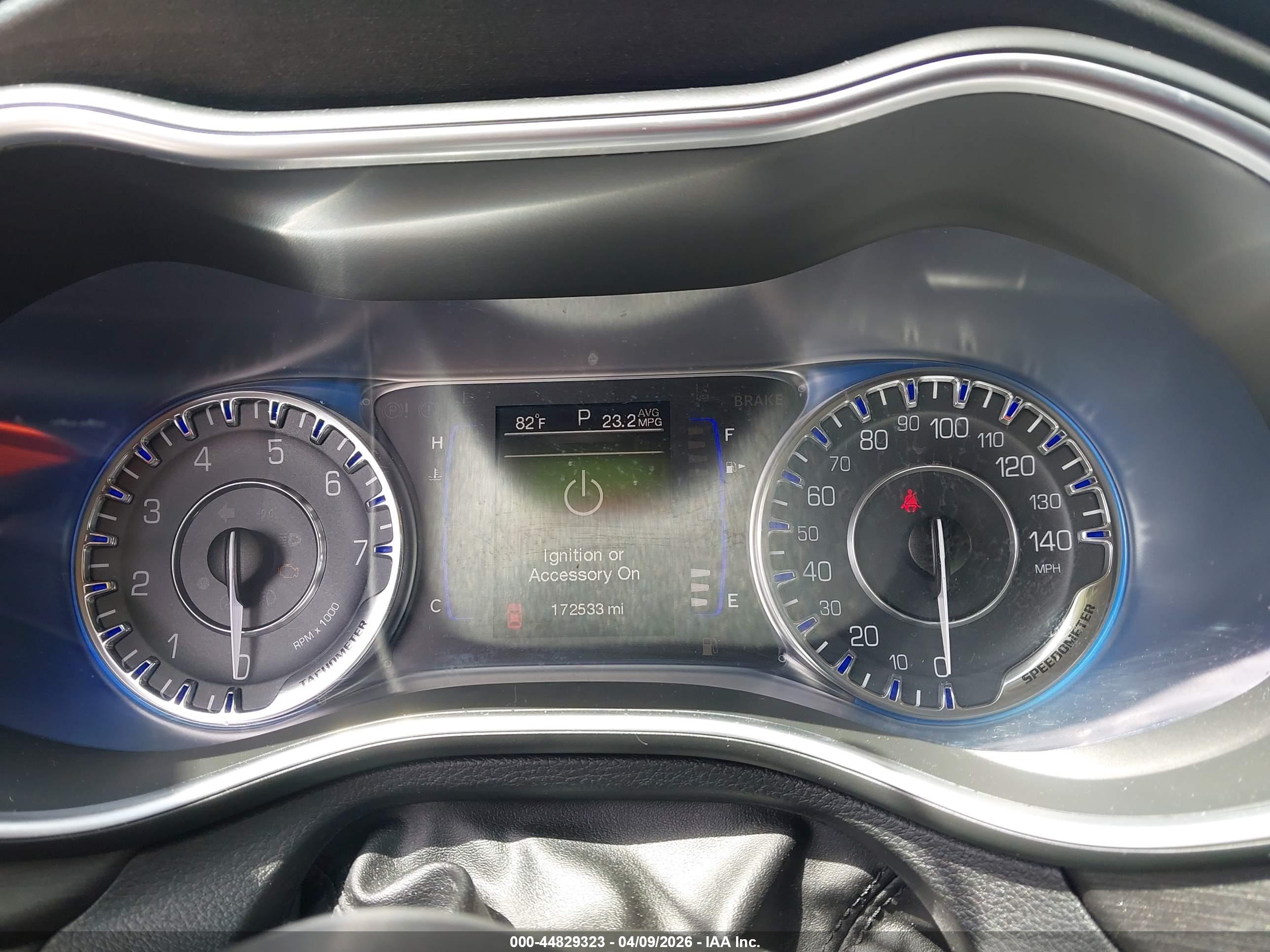 CHRYSLER 200 image 7