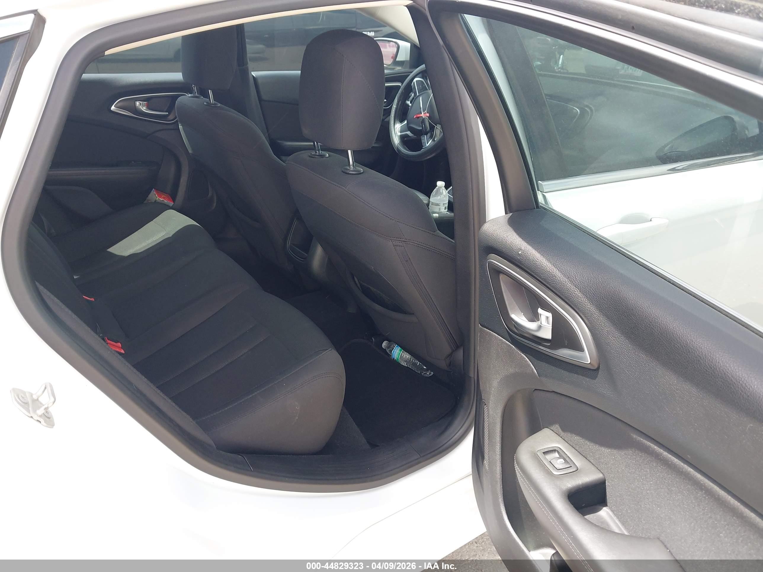 CHRYSLER 200 image 8