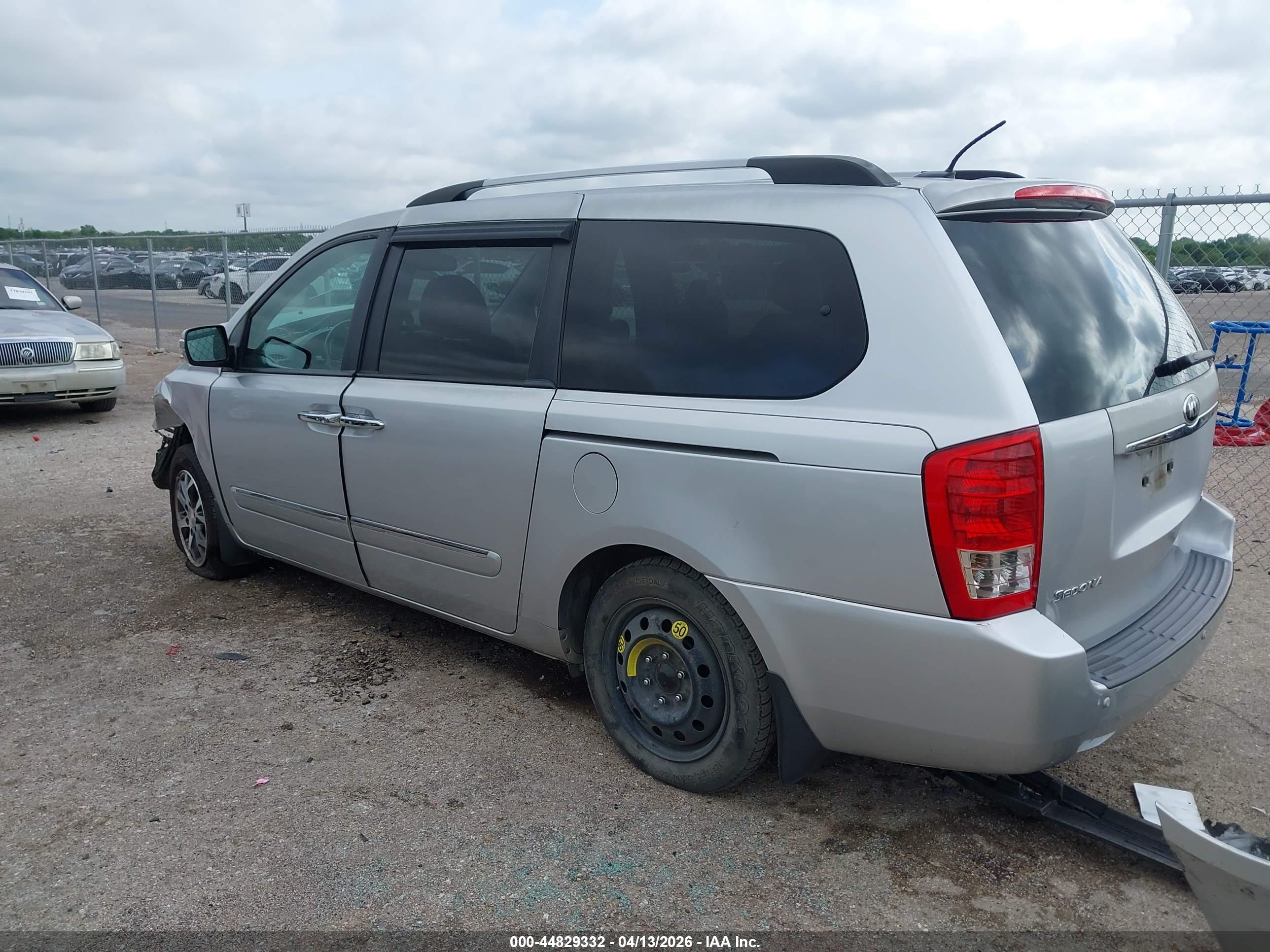 KIA SEDONA image 3