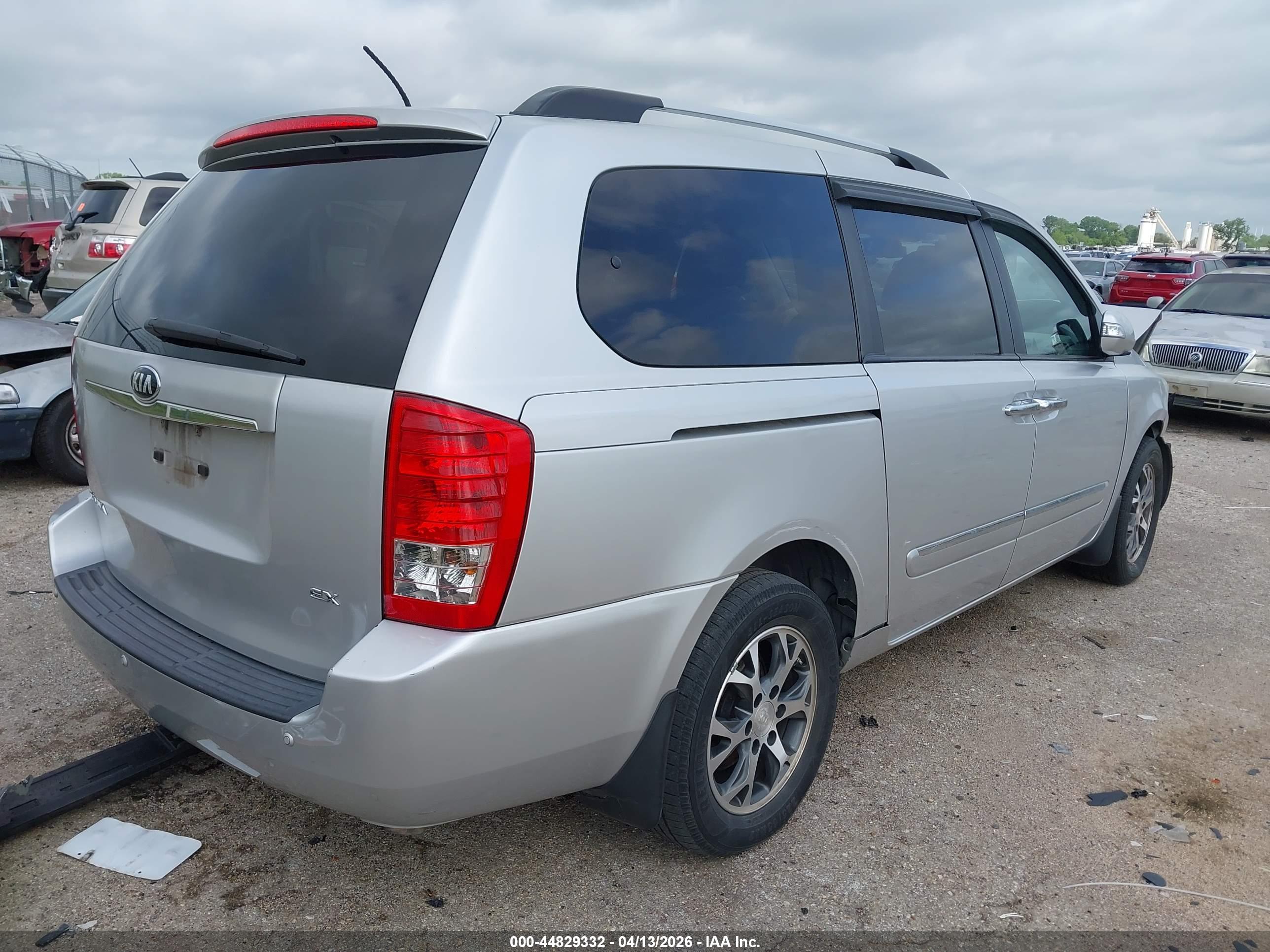 KIA SEDONA image 4
