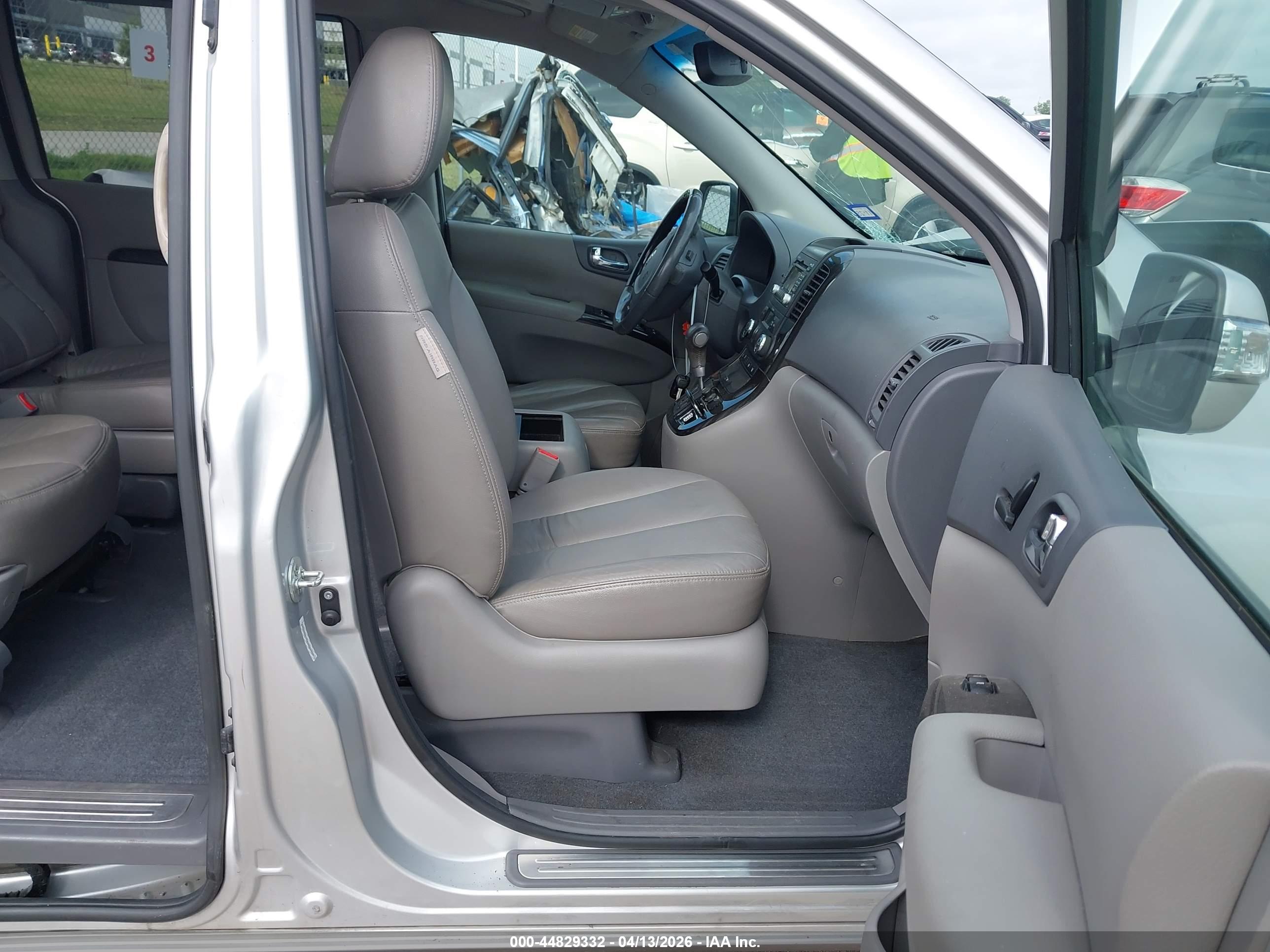 KIA SEDONA image 5